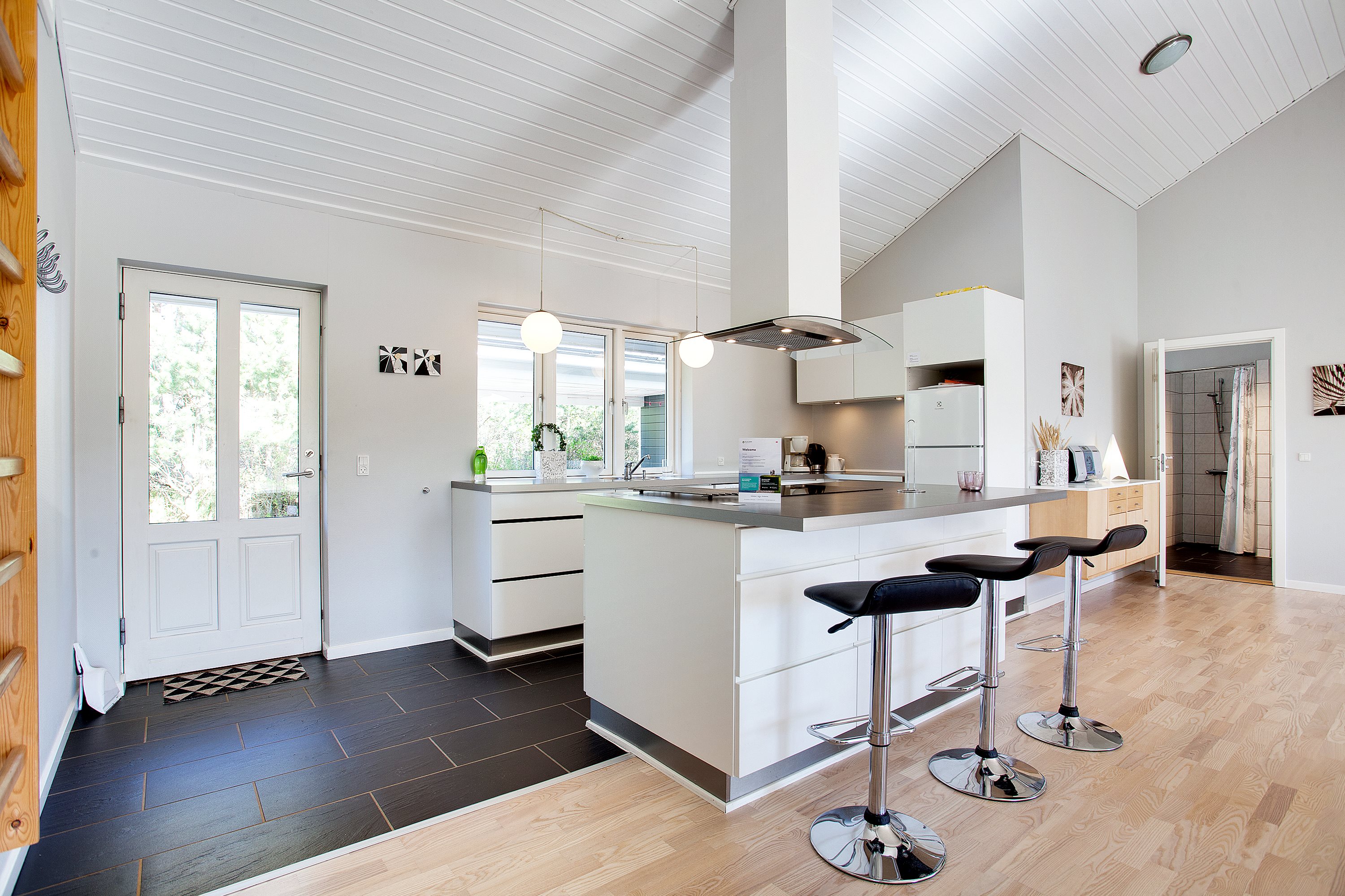 Fremhævet køkken billede i fuldskærmstilstand. Billede af Fuglekongevej 1, Østerby, 9940 Læsø