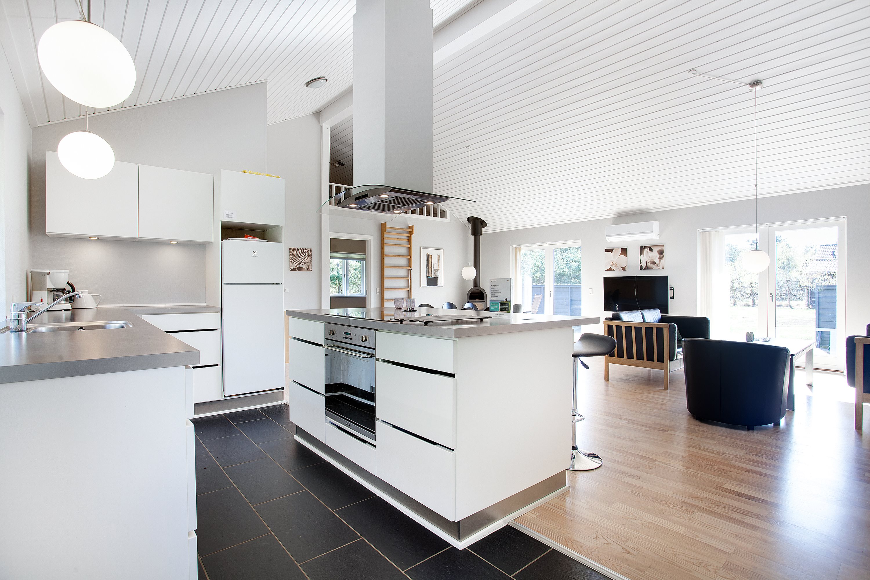 Fremhævet køkken billede i fuldskærmstilstand. Billede af Fuglekongevej 1, Østerby, 9940 Læsø