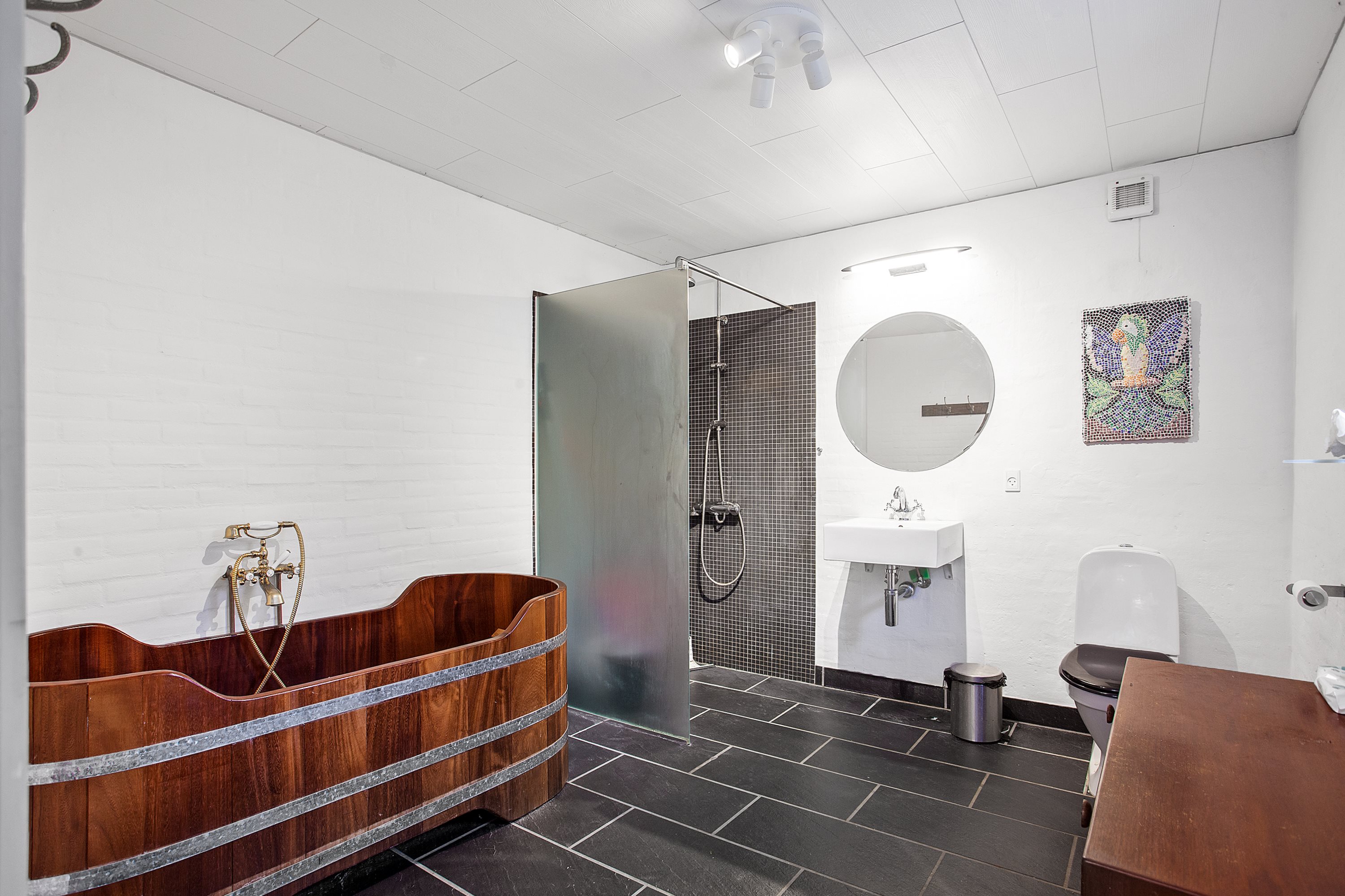 Fremhævet badeværelse billede i fuldskærmstilstand. Billede af Hals Skolevej 1B, 3., Byrum, 9940 Læsø