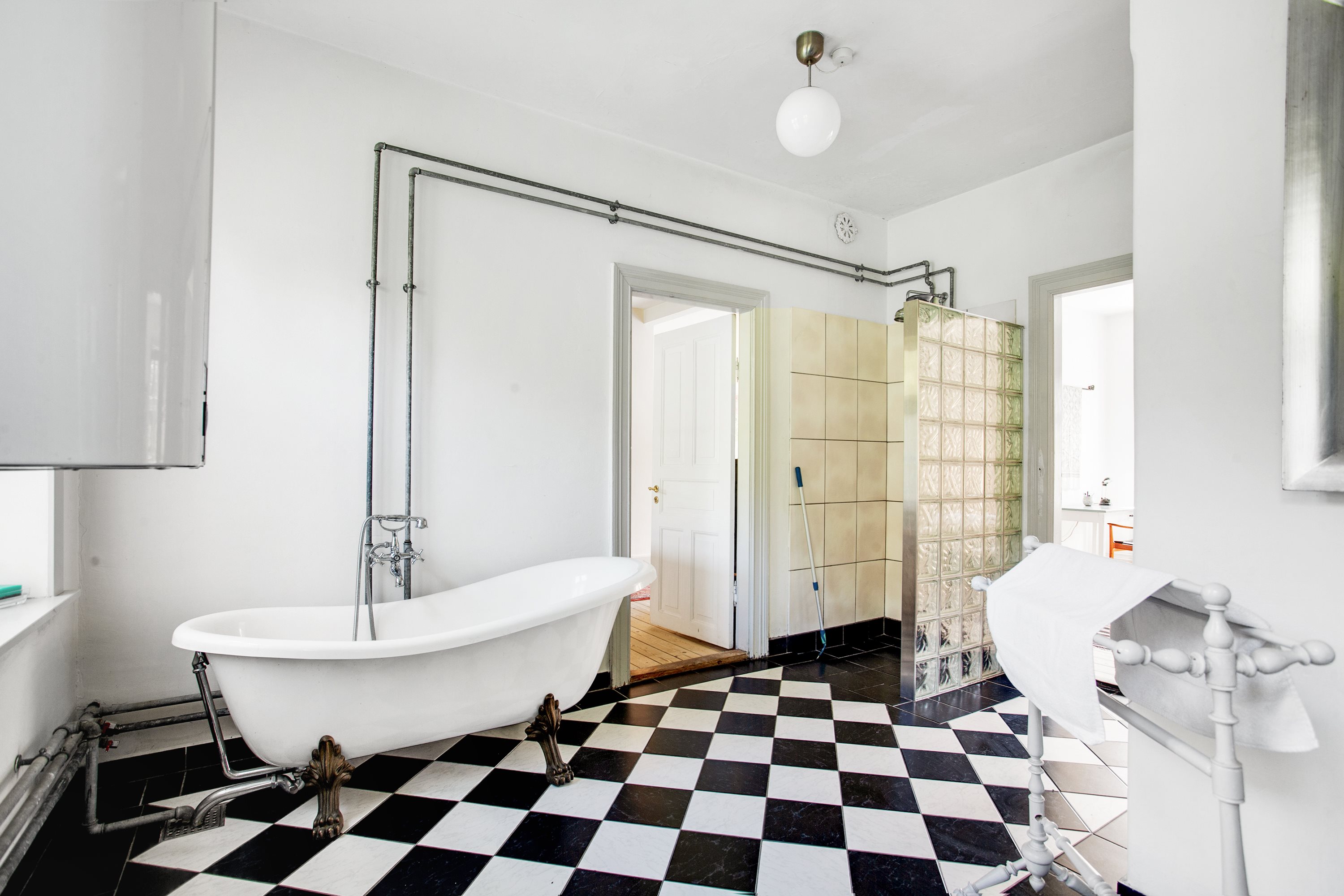 Fremhævet badeværelse billede i fuldskærmstilstand. Billede af Hals Skolevej 1B, 1., Byrum, 9940 Læsø