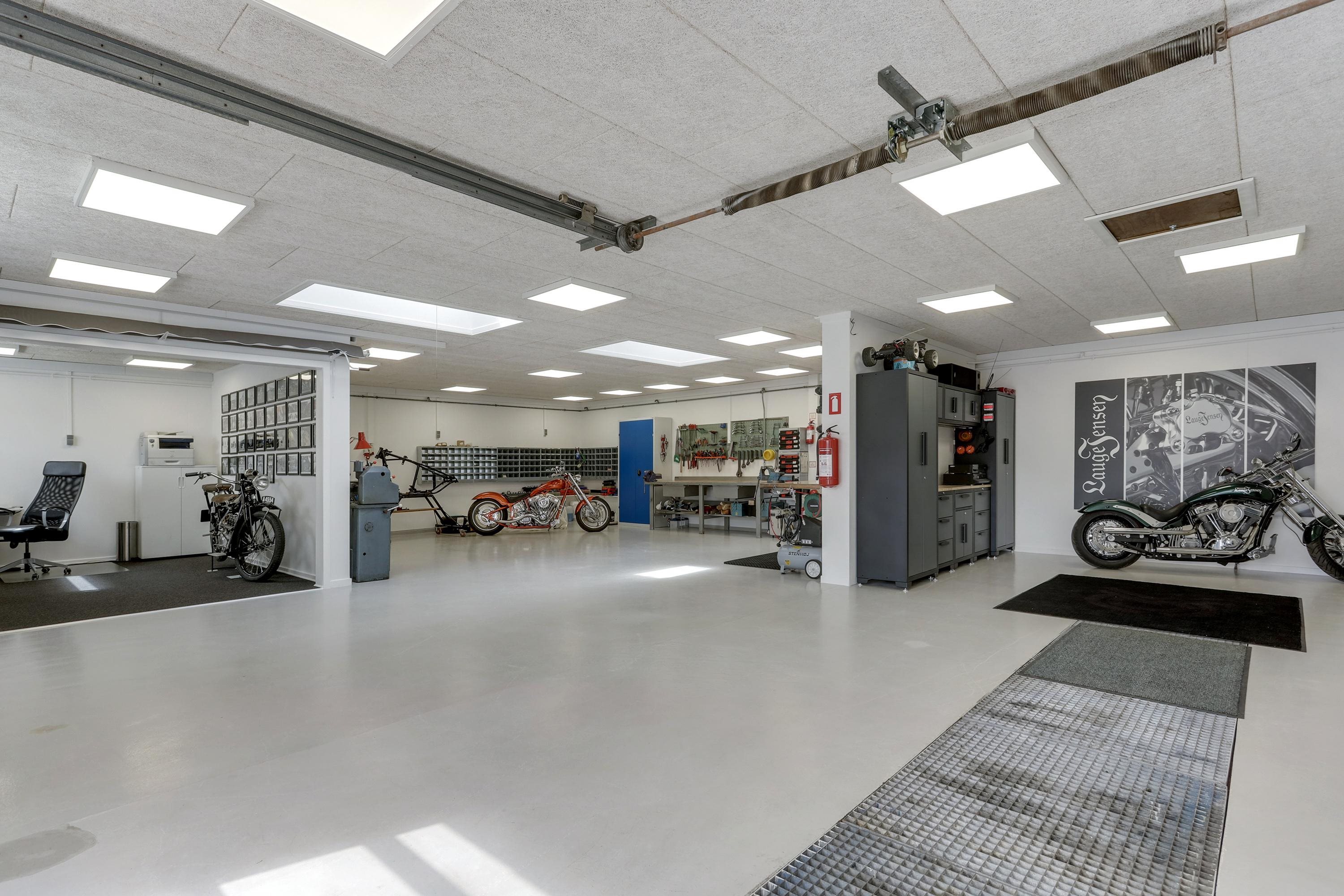 Fremhævet garage billede i fuldskærmstilstand. Billede af Egebjergvej 42, 8751 Gedved