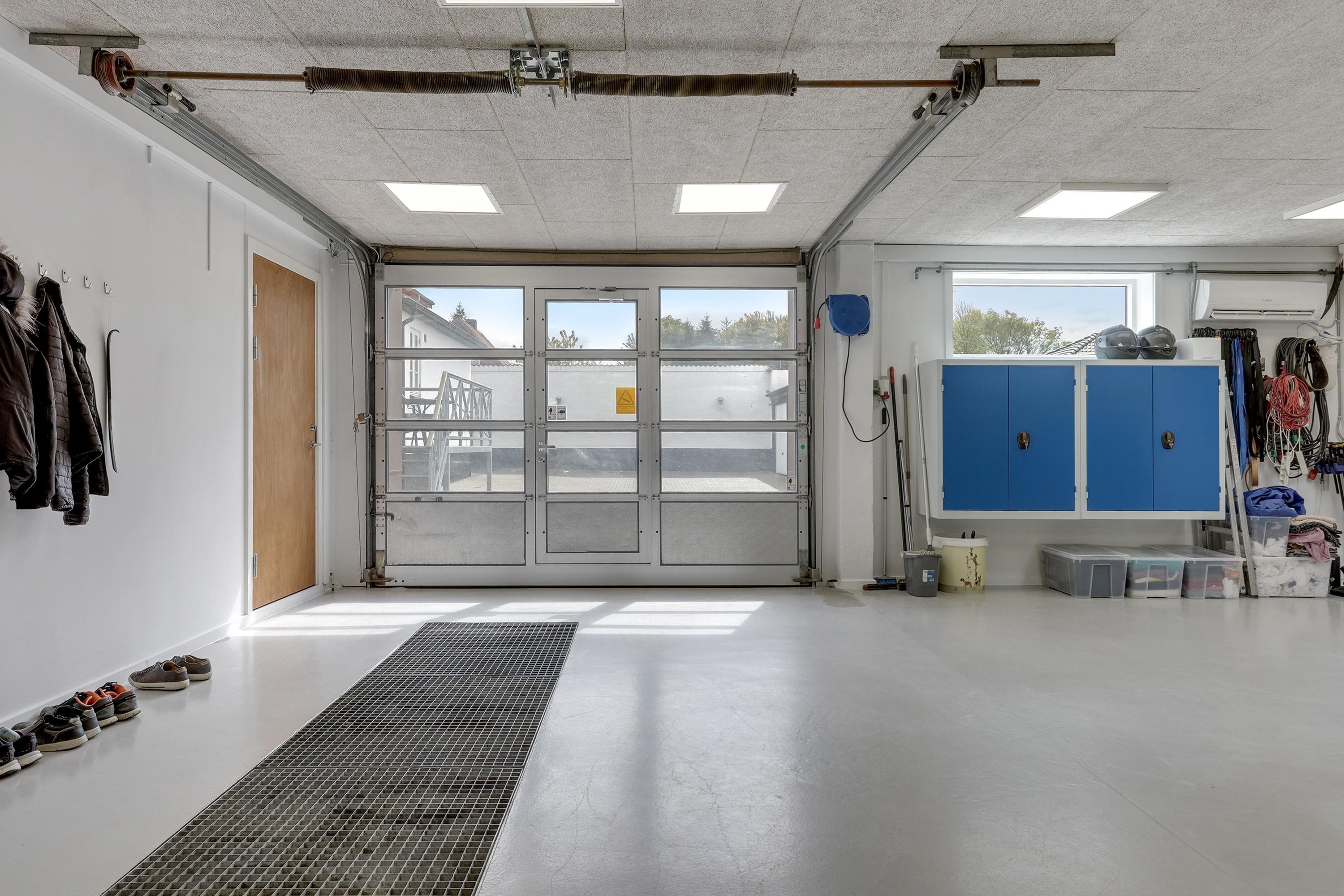 Fremhævet garage billede i fuldskærmstilstand. Billede af Egebjergvej 42, 8751 Gedved