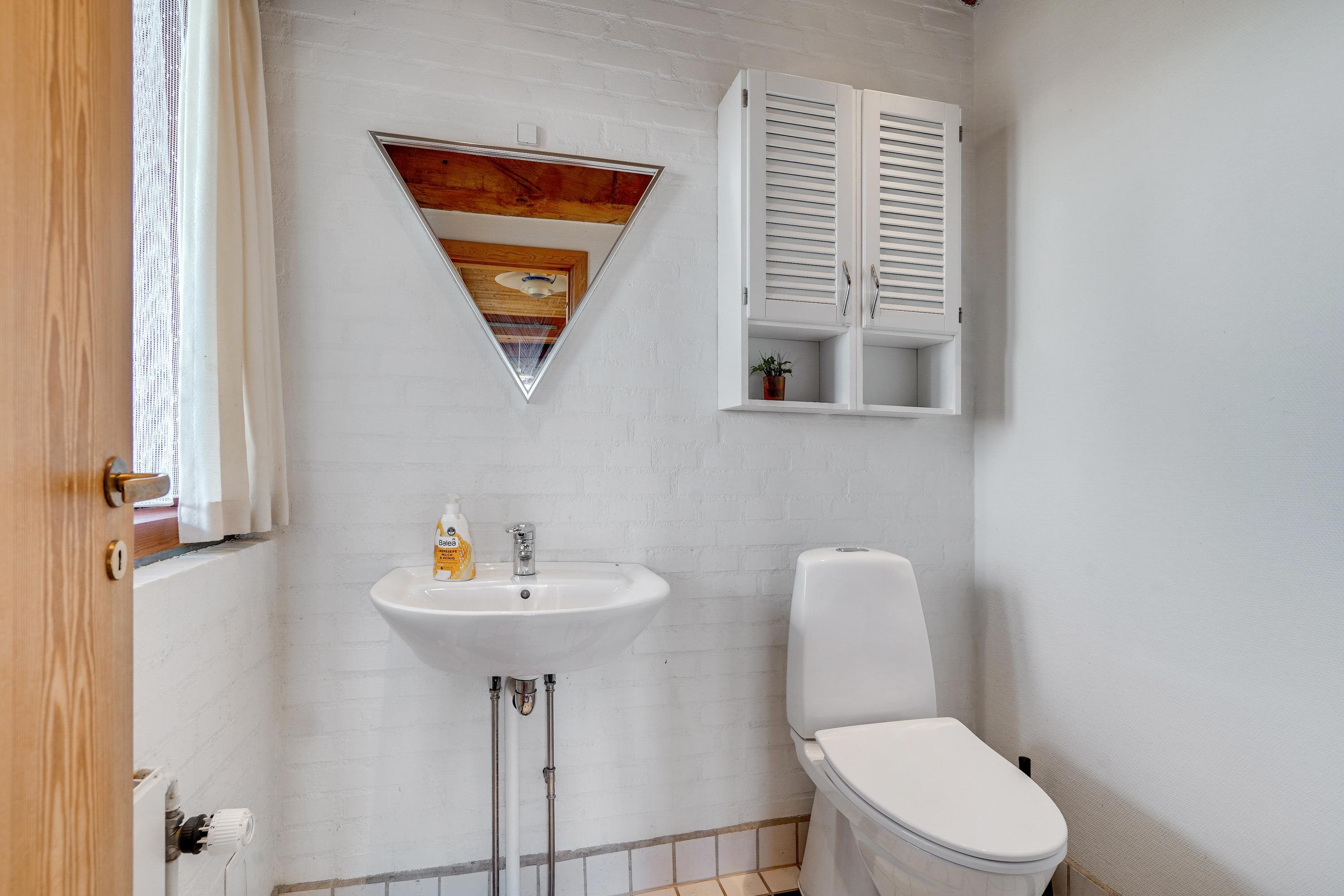 Fremhævet wc billede i fuldskærmstilstand. Billede af Porsevej 2D, Henne Strand, 6854 Henne