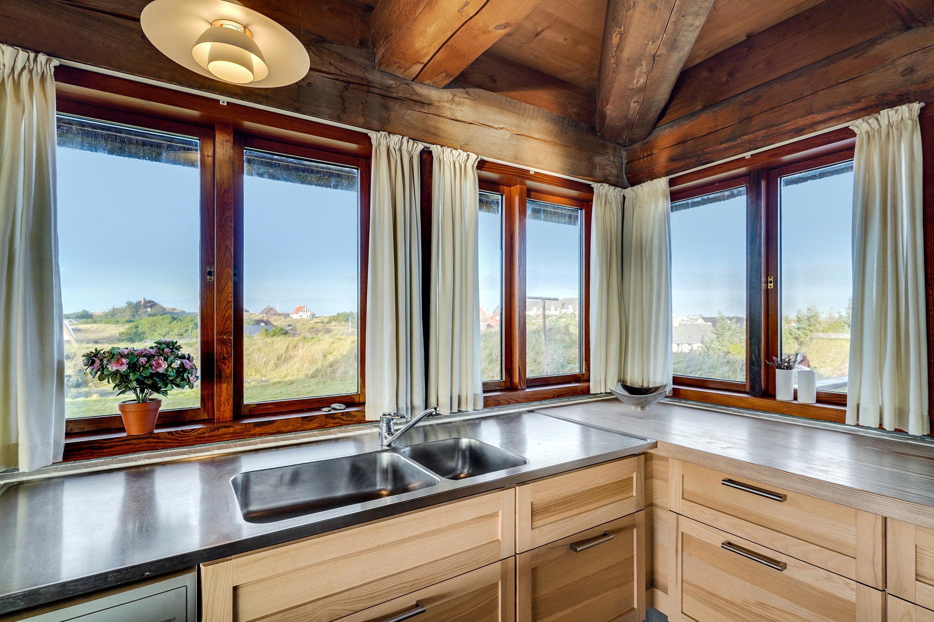 Fremhævet køkken billede i fuldskærmstilstand. Billede af Porsevej 2D, Henne Strand, 6854 Henne