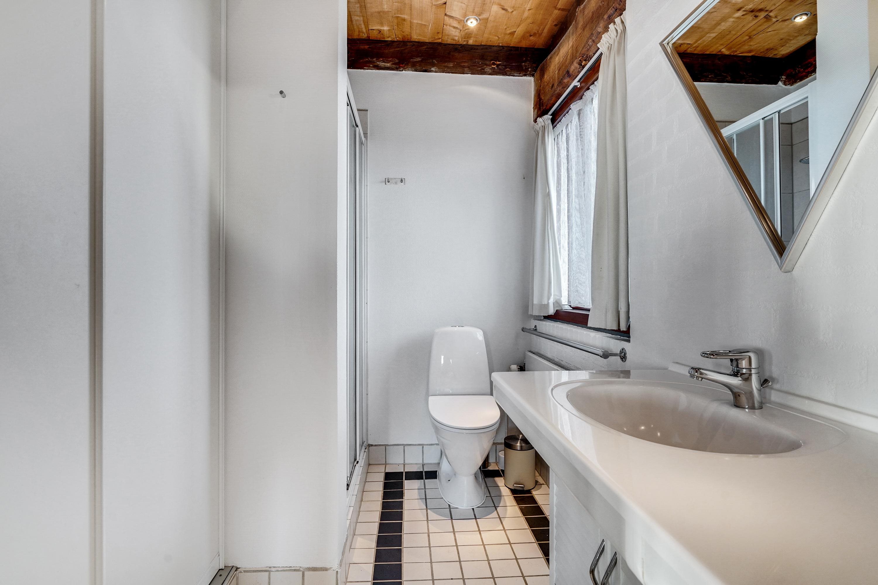 Fremhævet badeværelse billede i fuldskærmstilstand. Billede af Porsevej 2D, Henne Strand, 6854 Henne