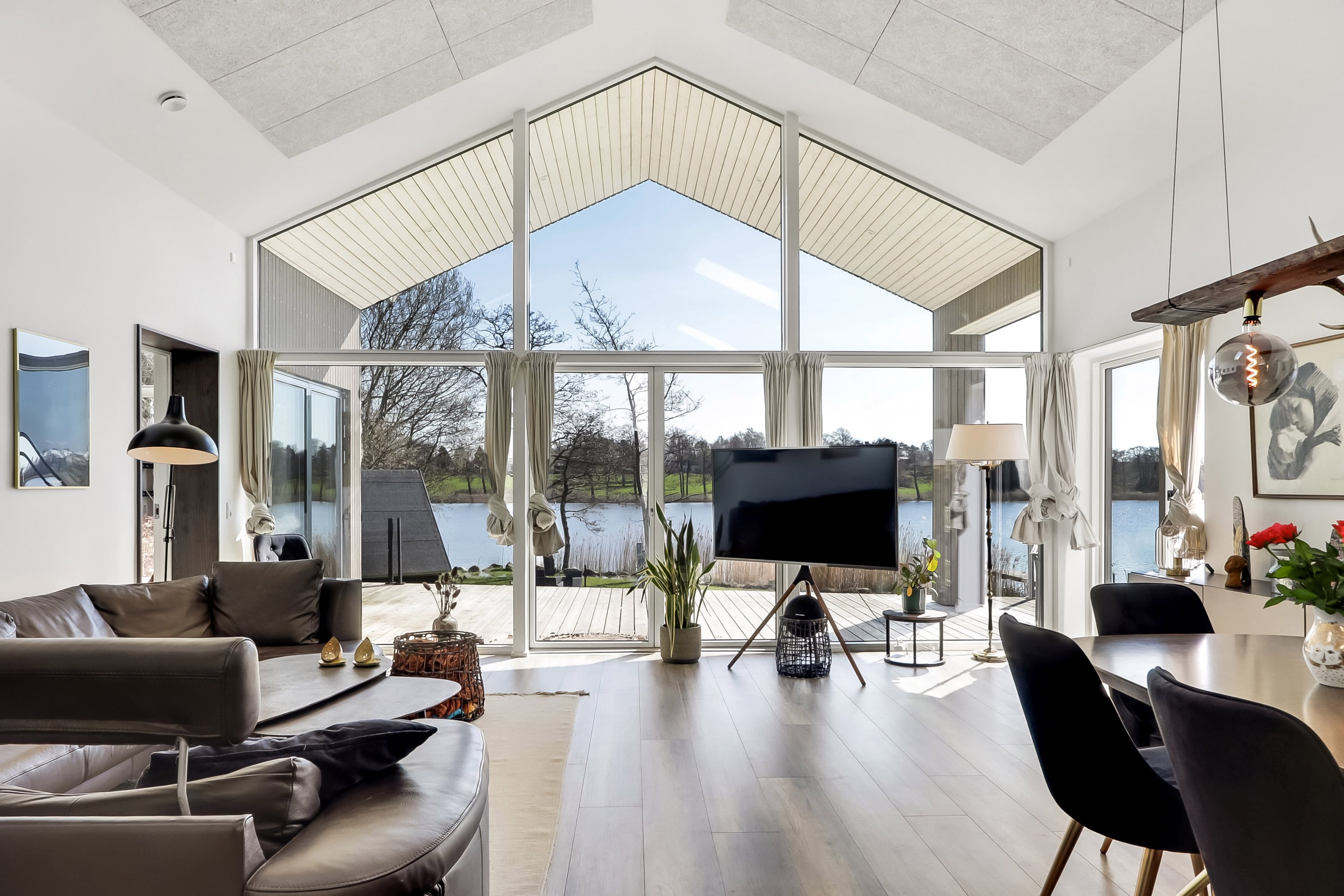 Fremhævet stue billede i fuldskærmstilstand. Billede af Svendborgvej 81A, Ollerup, 5762 Vester Skerninge