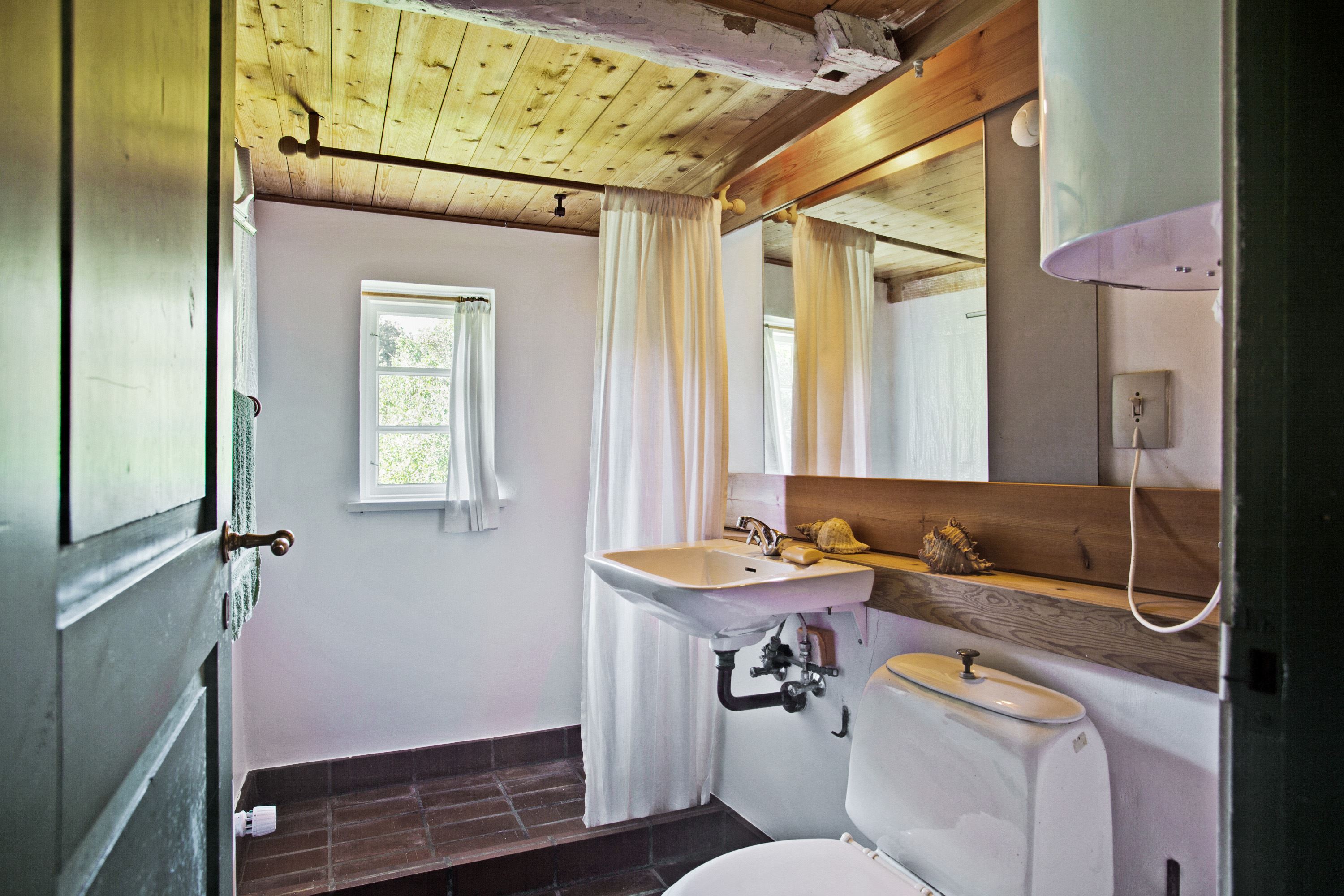 Fremhævet badeværelse billede i fuldskærmstilstand. Billede af Søndre Kirkevej 6, Sydvesten, 9940 Læsø