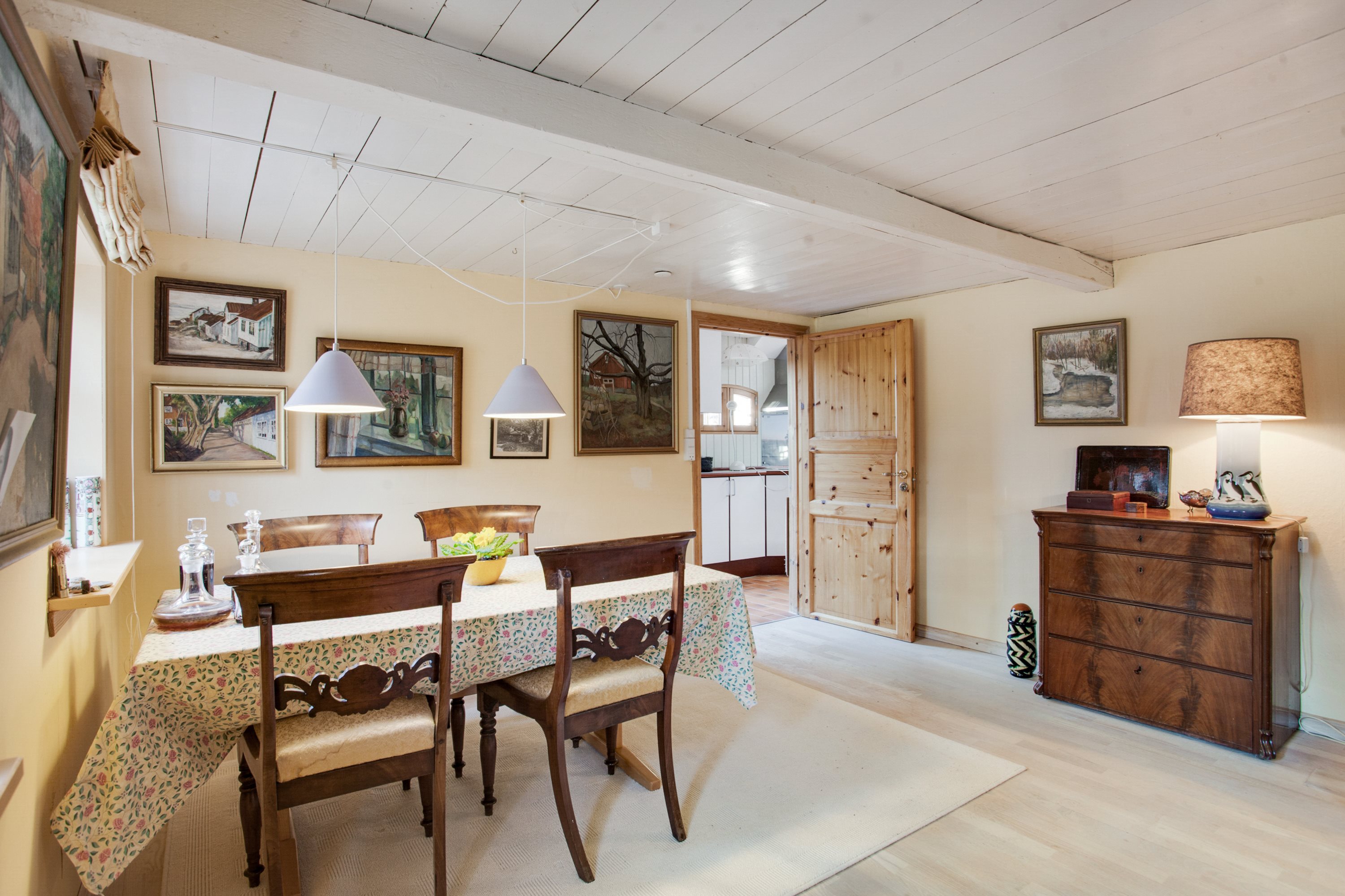 Fremhævet stue billede i fuldskærmstilstand. Billede af Flyvepladsvej 2, Byrum, 9940 Læsø