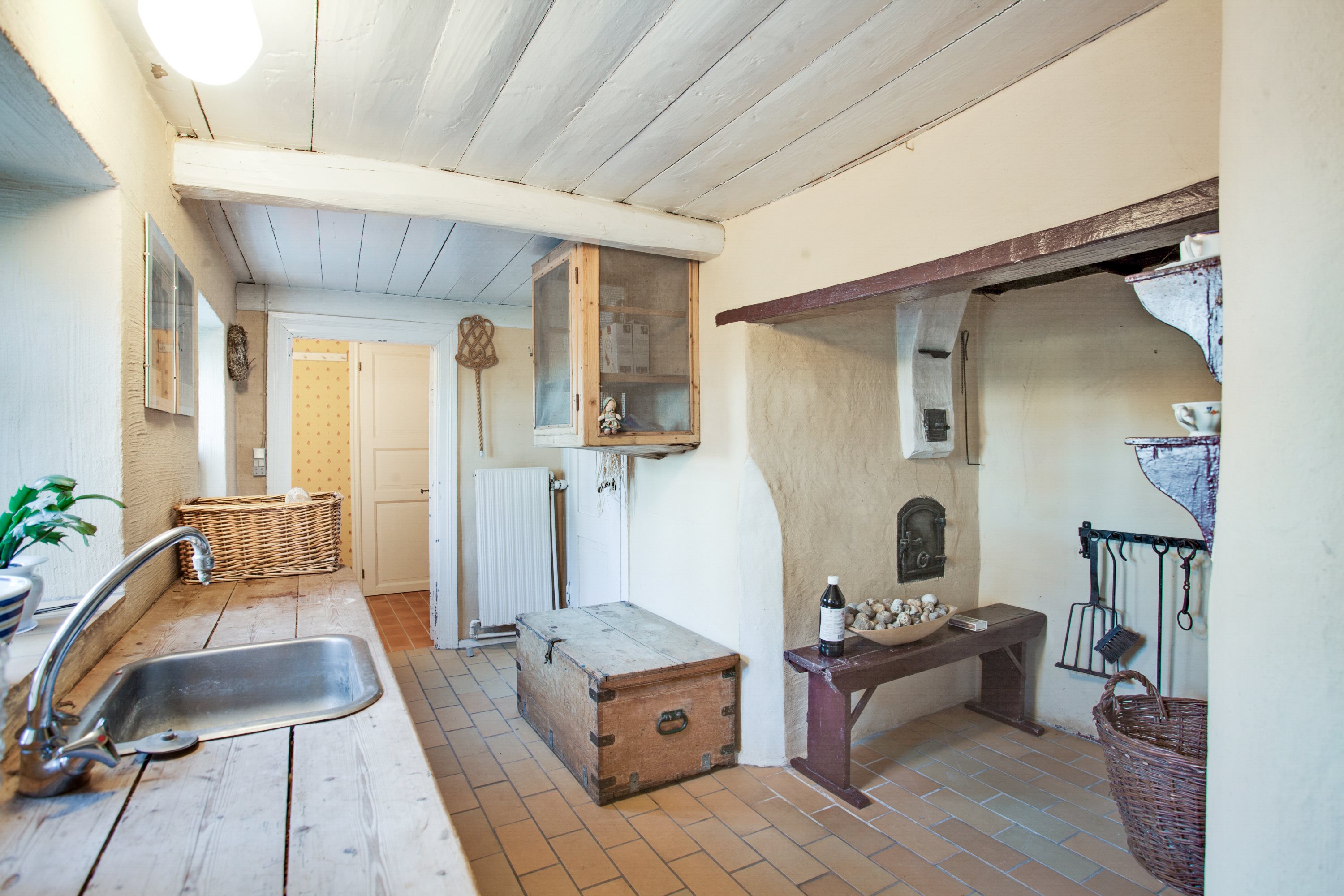 Fremhævet køkken billede i fuldskærmstilstand. Billede af Flyvepladsvej 2, Byrum, 9940 Læsø