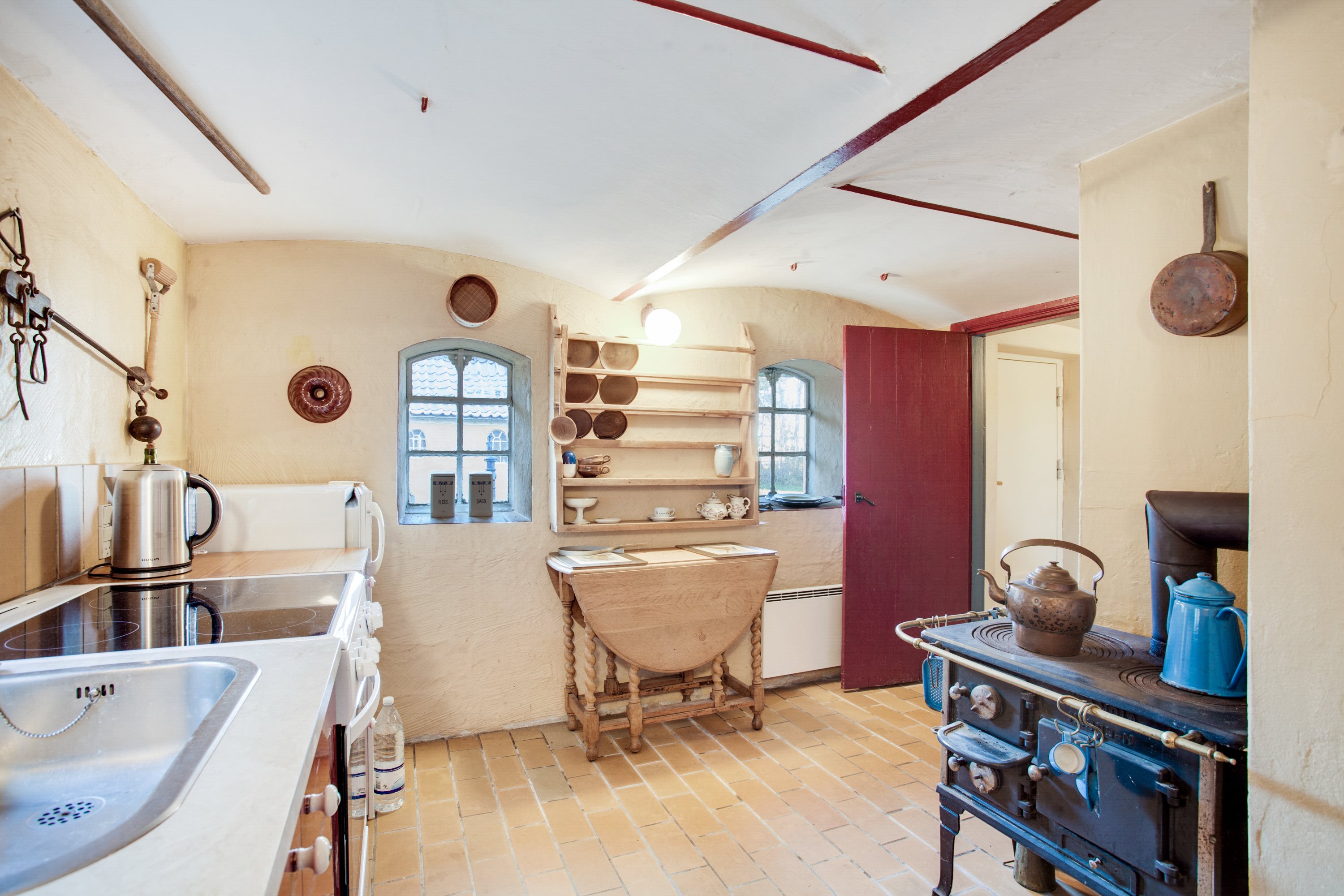 Fremhævet køkken billede i fuldskærmstilstand. Billede af Flyvepladsvej 2, Byrum, 9940 Læsø