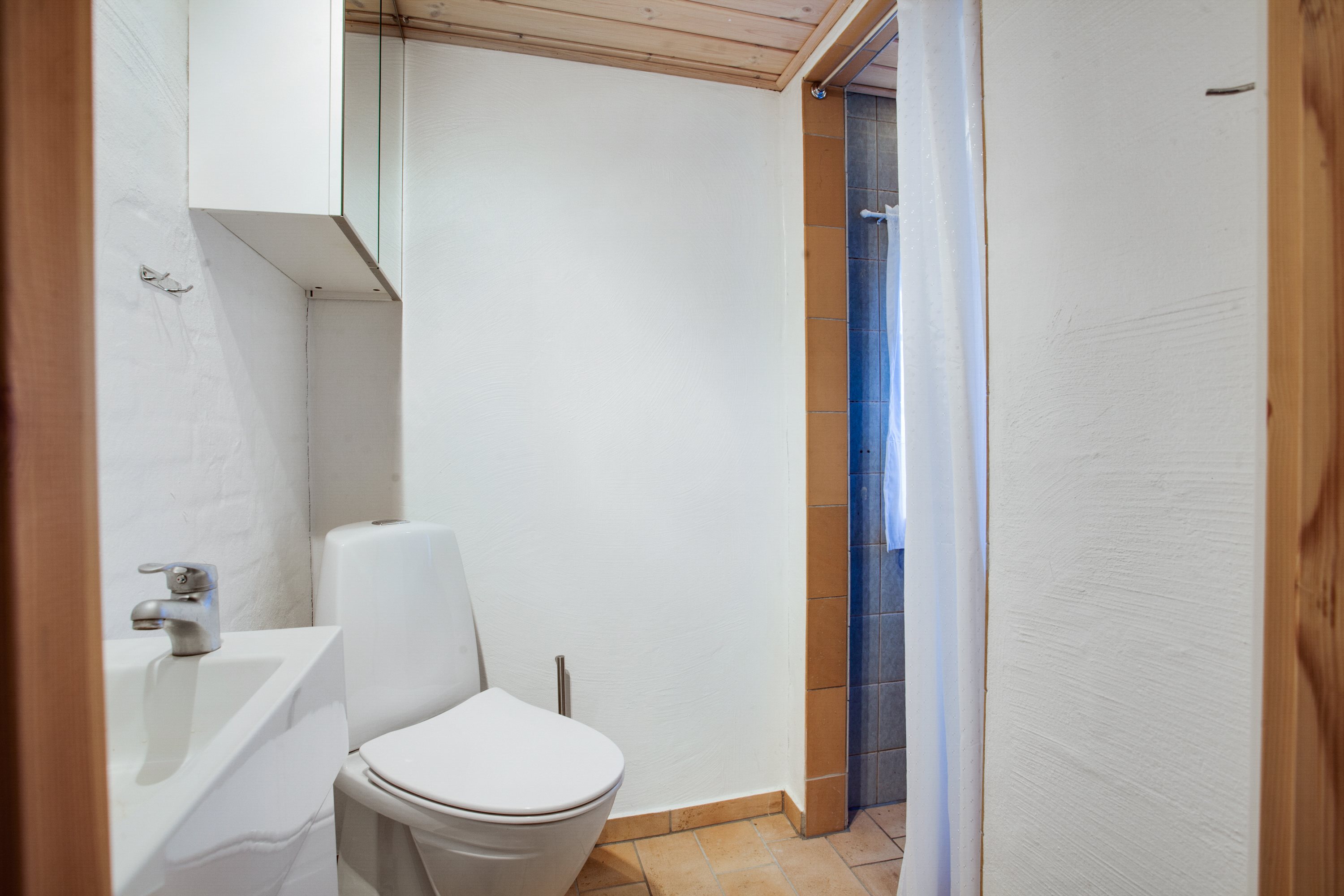 Fremhævet badeværelse billede i fuldskærmstilstand. Billede af Flyvepladsvej 2, Byrum, 9940 Læsø