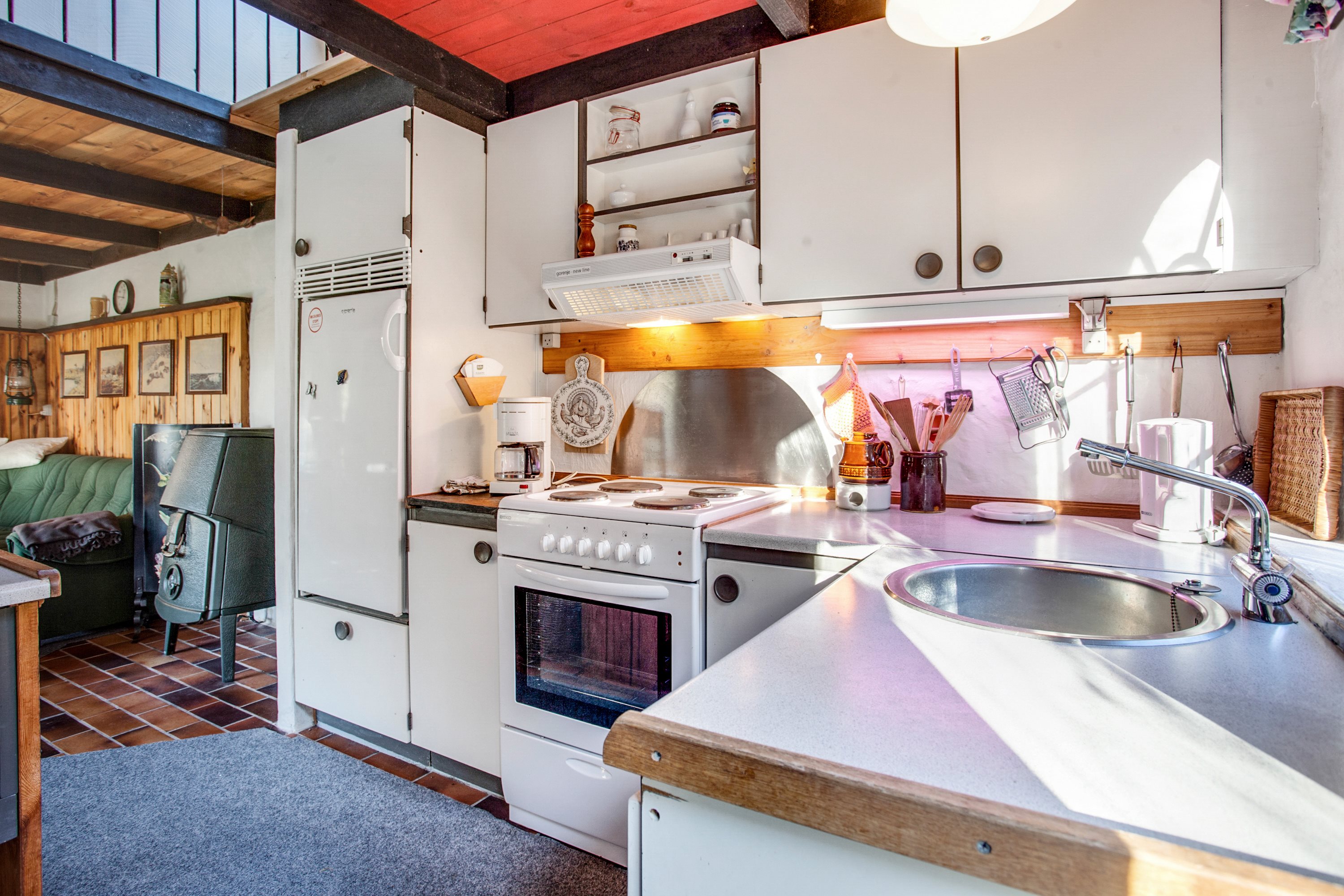 Fremhævet køkken billede i fuldskærmstilstand. Billede af Doktorvejen 62, Byrum, 9940 Læsø