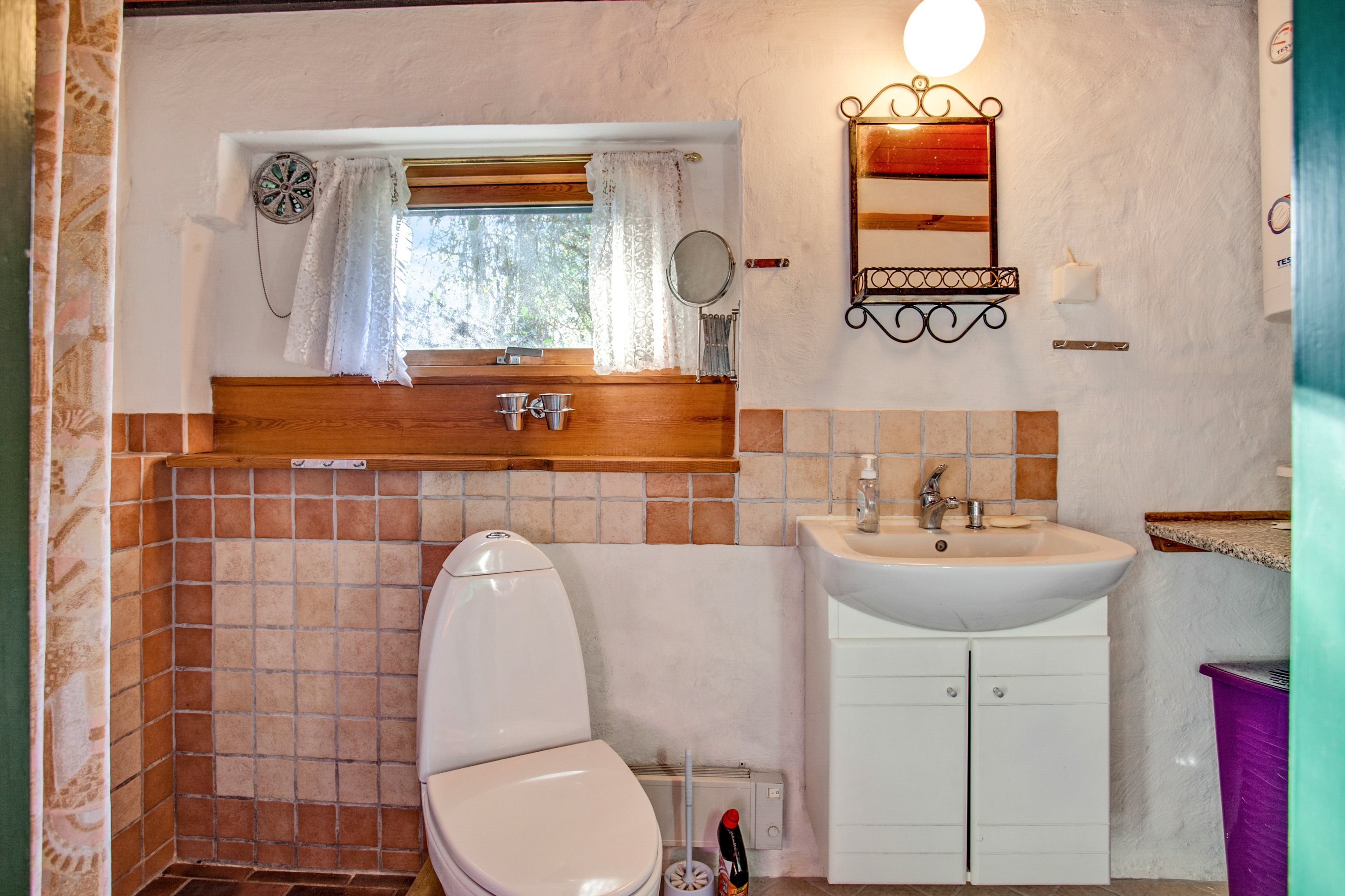 Fremhævet badeværelse billede i fuldskærmstilstand. Billede af Doktorvejen 62, Byrum, 9940 Læsø