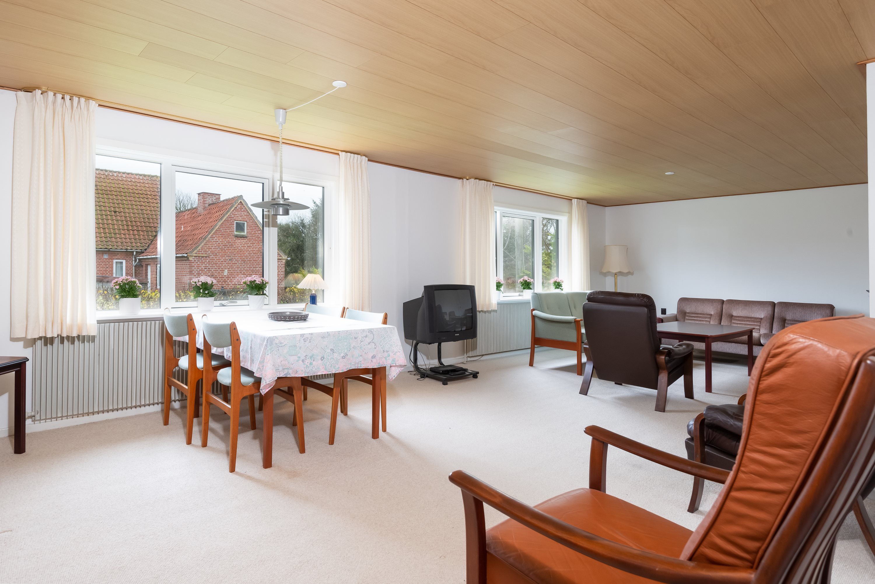 Fremhævet stue billede i fuldskærmstilstand. Billede af Høstvej 7, Hæstrup Stationsby, 9800 Hjørring