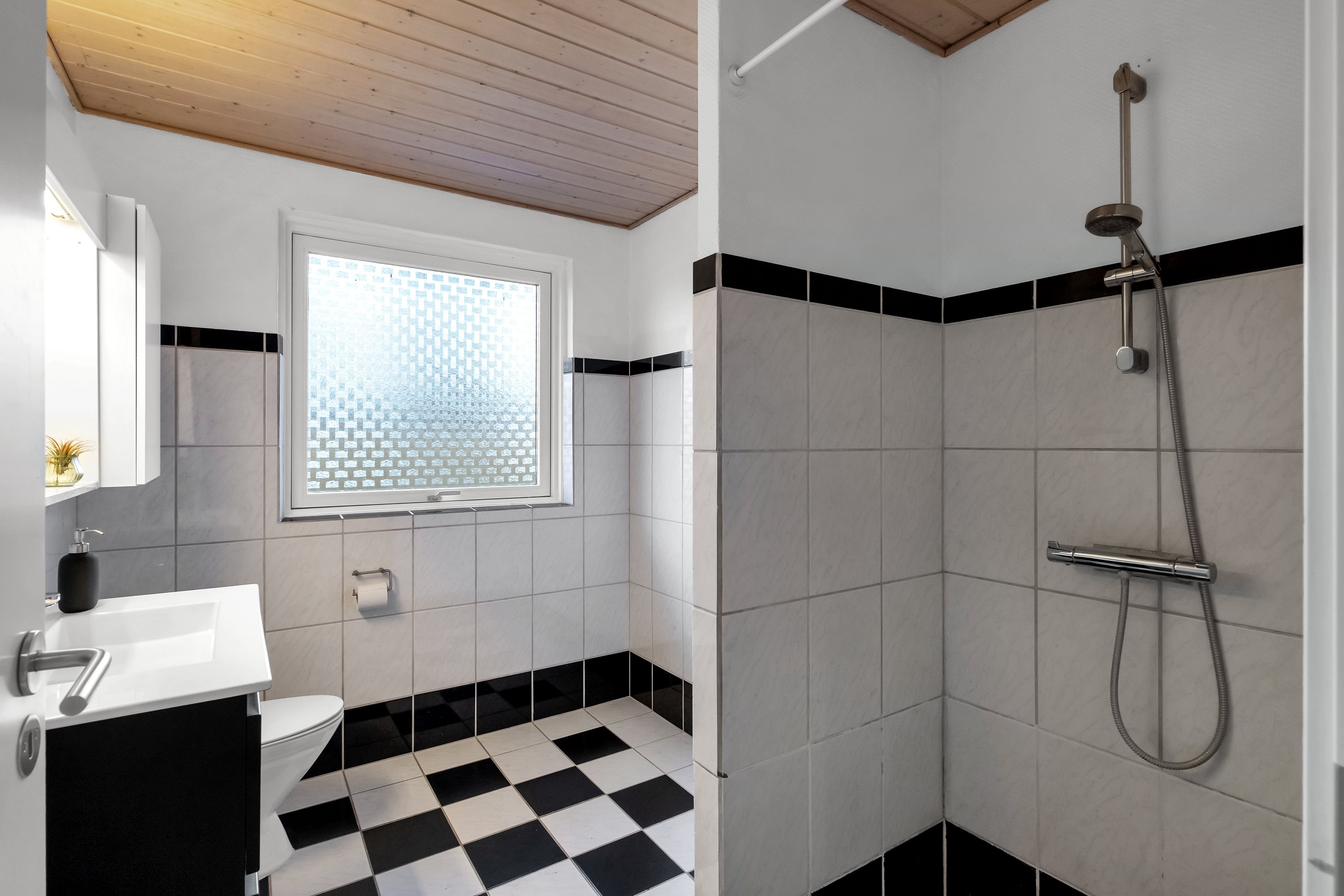 Fremhævet badeværelse billede i fuldskærmstilstand. Billede af Manbjergvej 79, Løgten, 8541 Skødstrup