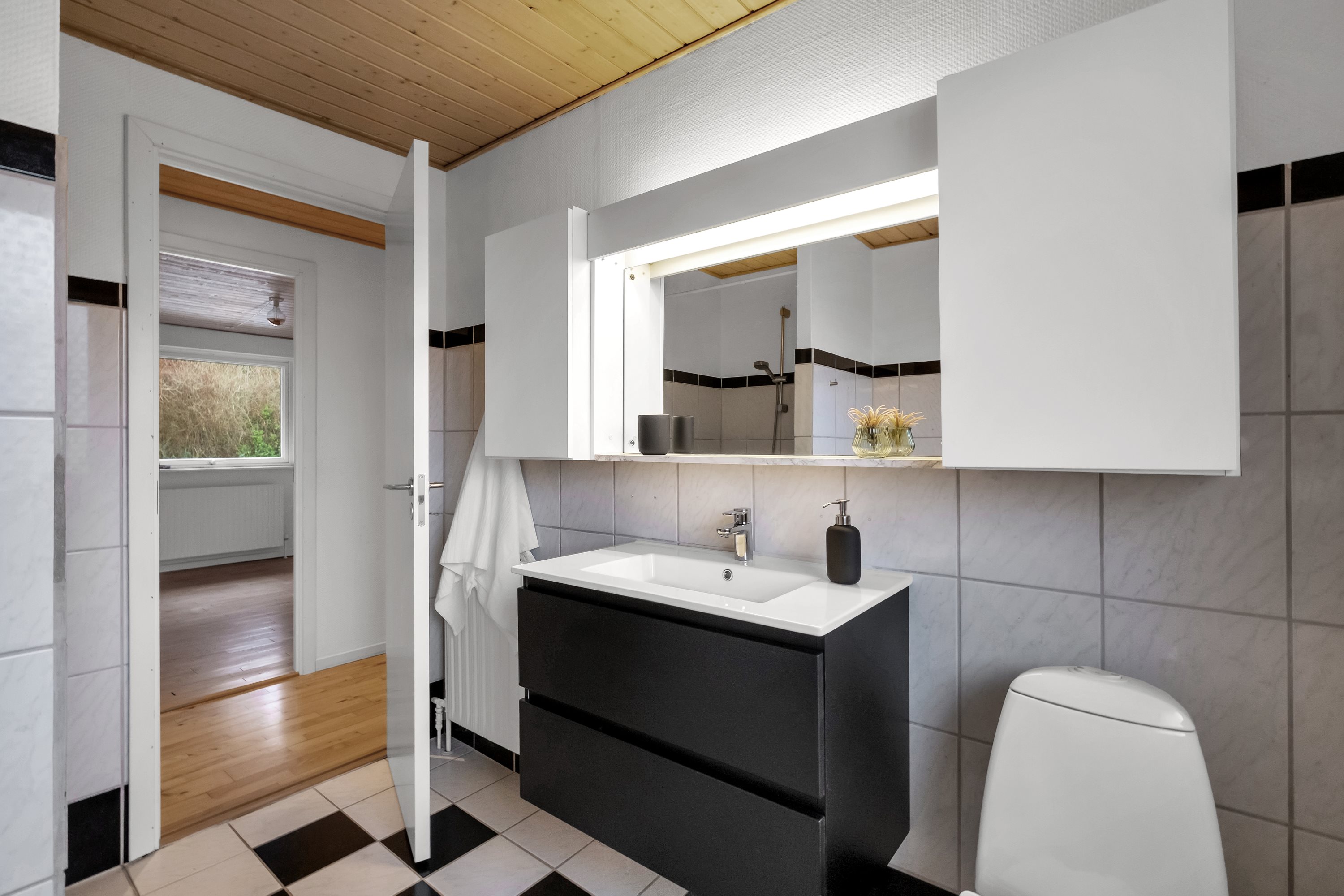 Fremhævet badeværelse billede i fuldskærmstilstand. Billede af Manbjergvej 79, Løgten, 8541 Skødstrup