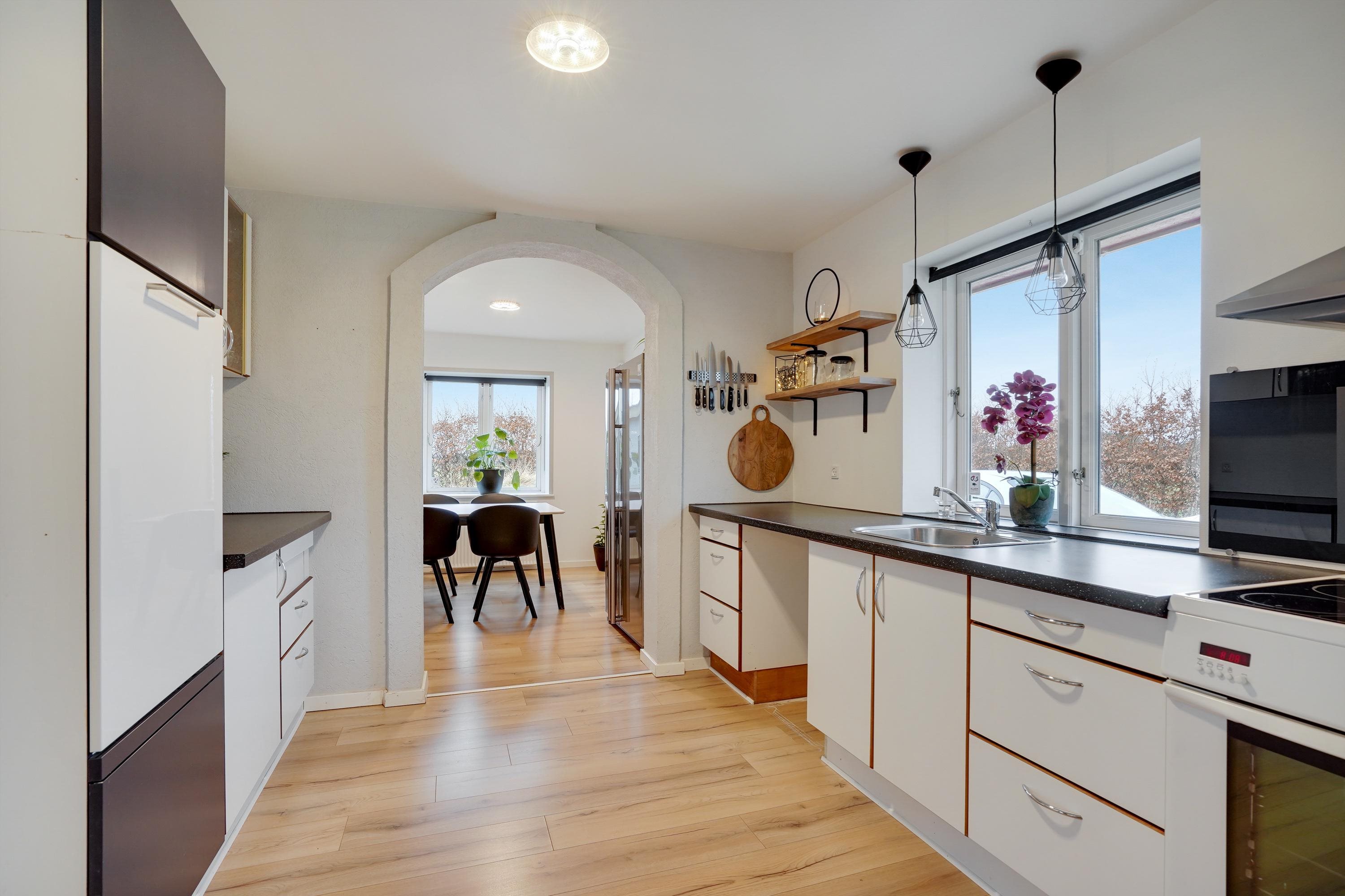 Miniaturebillede 2: køkken. Billede af Hustedvej 30, Lunde, 6830 Nørre Nebel