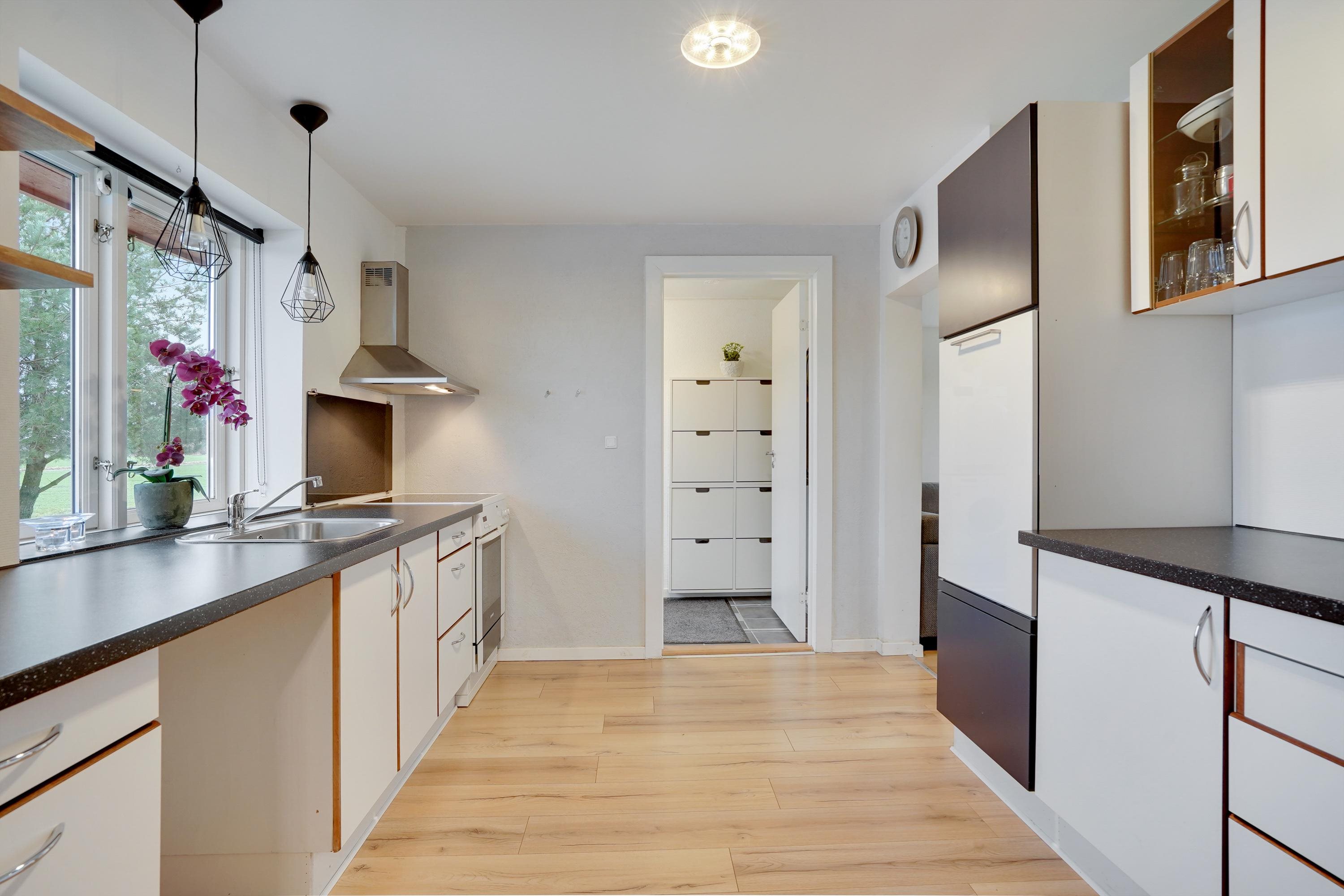 Fremhævet køkken billede i fuldskærmstilstand. Billede af Hustedvej 30, Lunde, 6830 Nørre Nebel