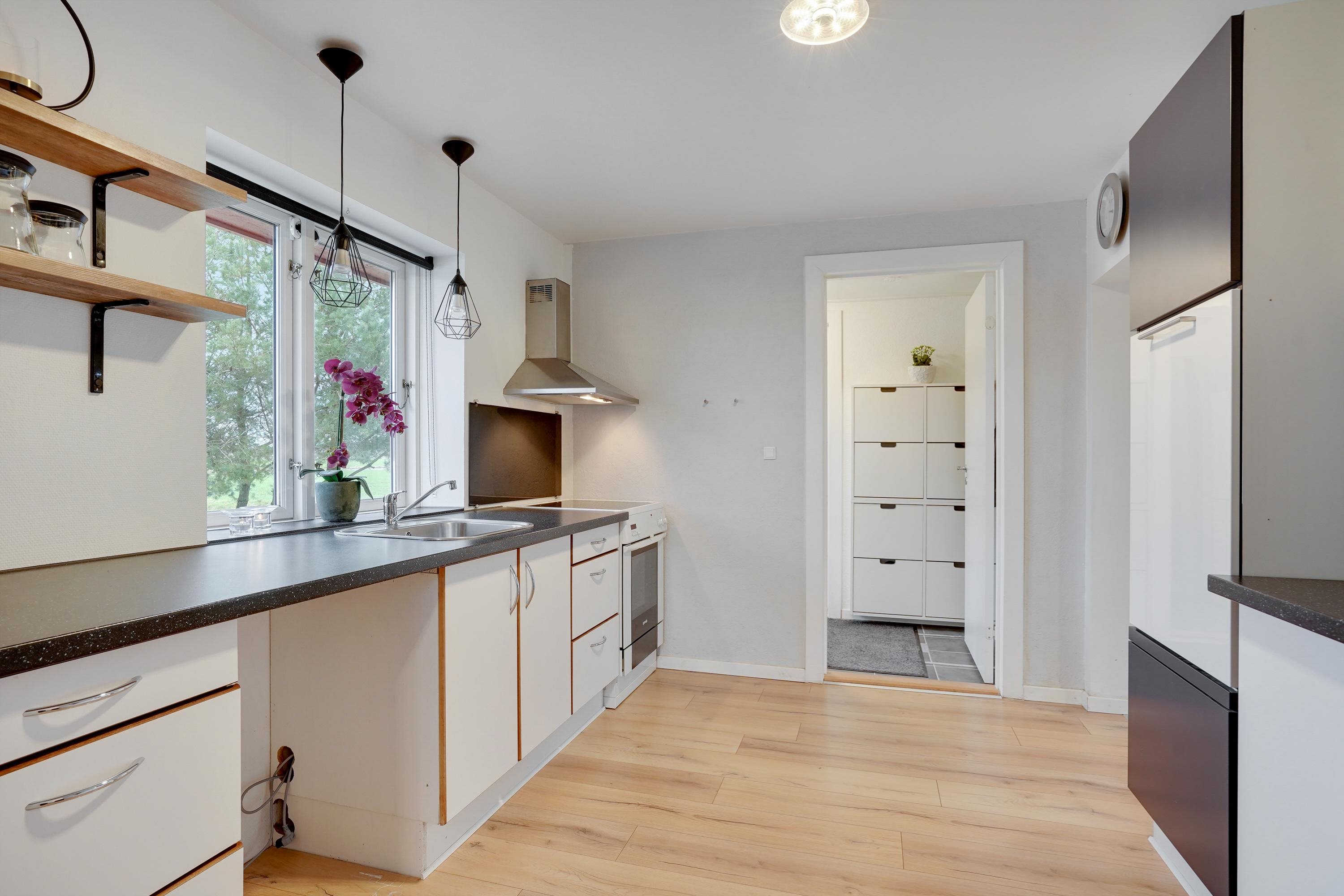 Fremhævet køkken billede i fuldskærmstilstand. Billede af Hustedvej 30, Lunde, 6830 Nørre Nebel