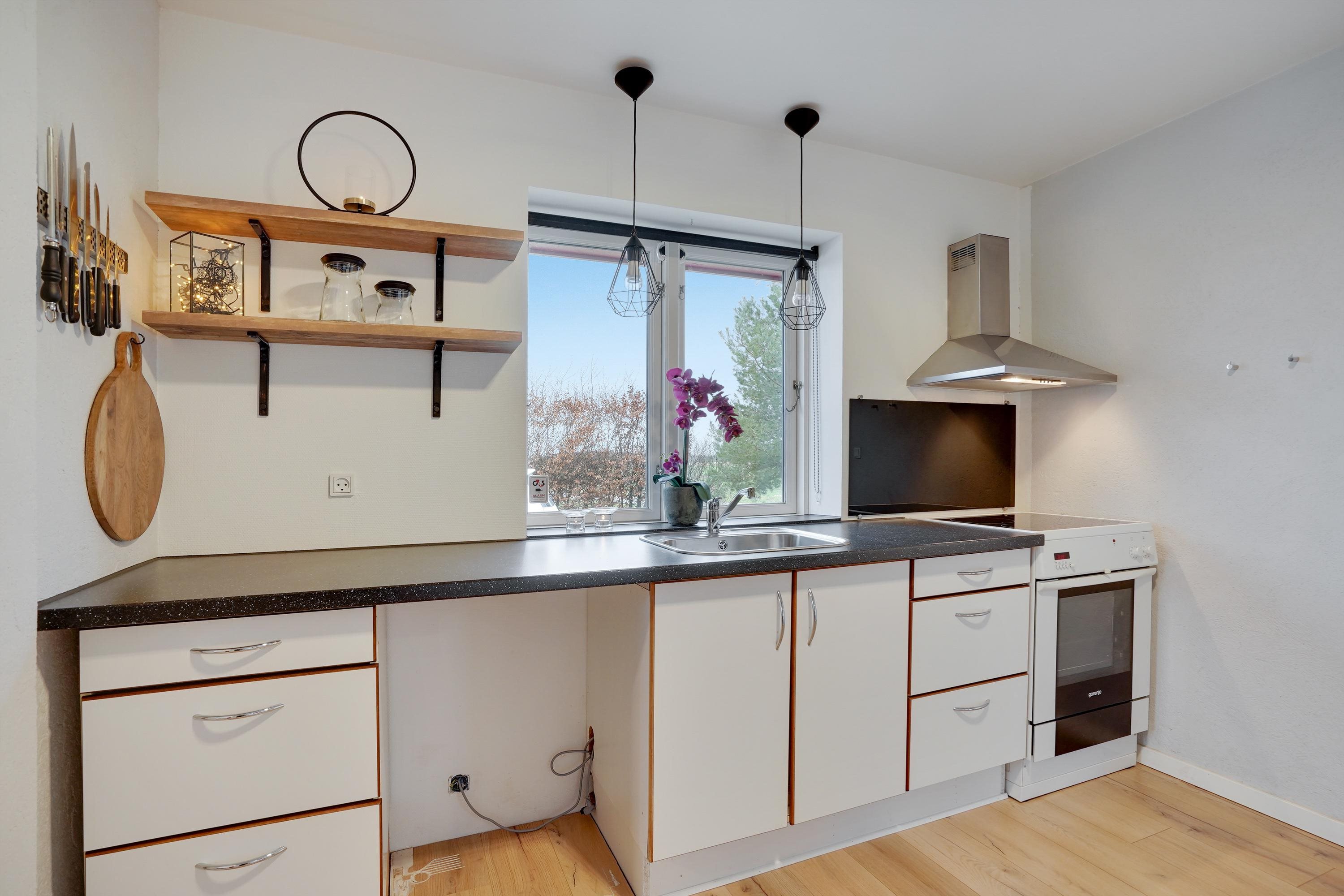 Fremhævet køkken billede i fuldskærmstilstand. Billede af Hustedvej 30, Lunde, 6830 Nørre Nebel