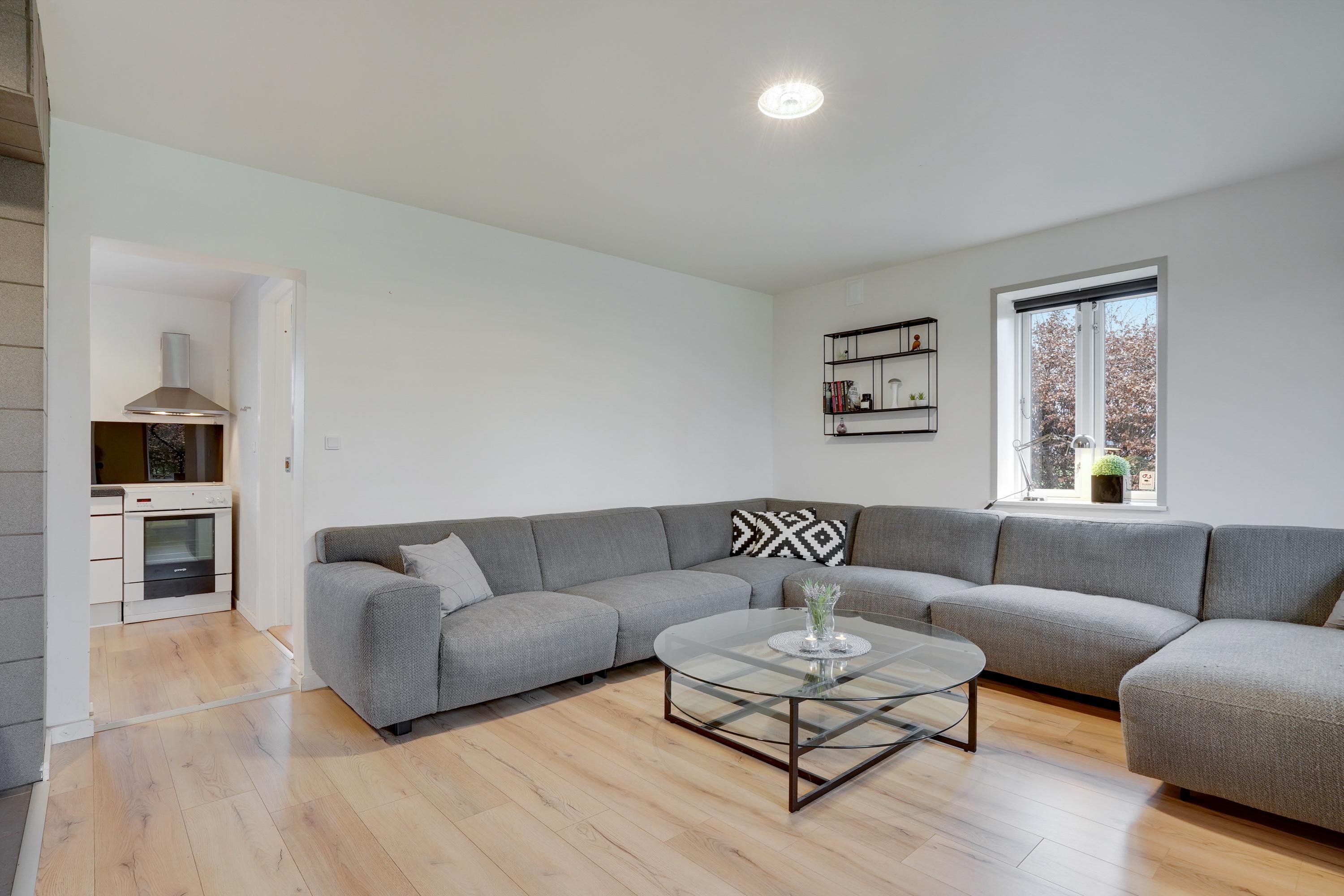 Fremhævet stue billede i fuldskærmstilstand. Billede af Hustedvej 30, Lunde, 6830 Nørre Nebel