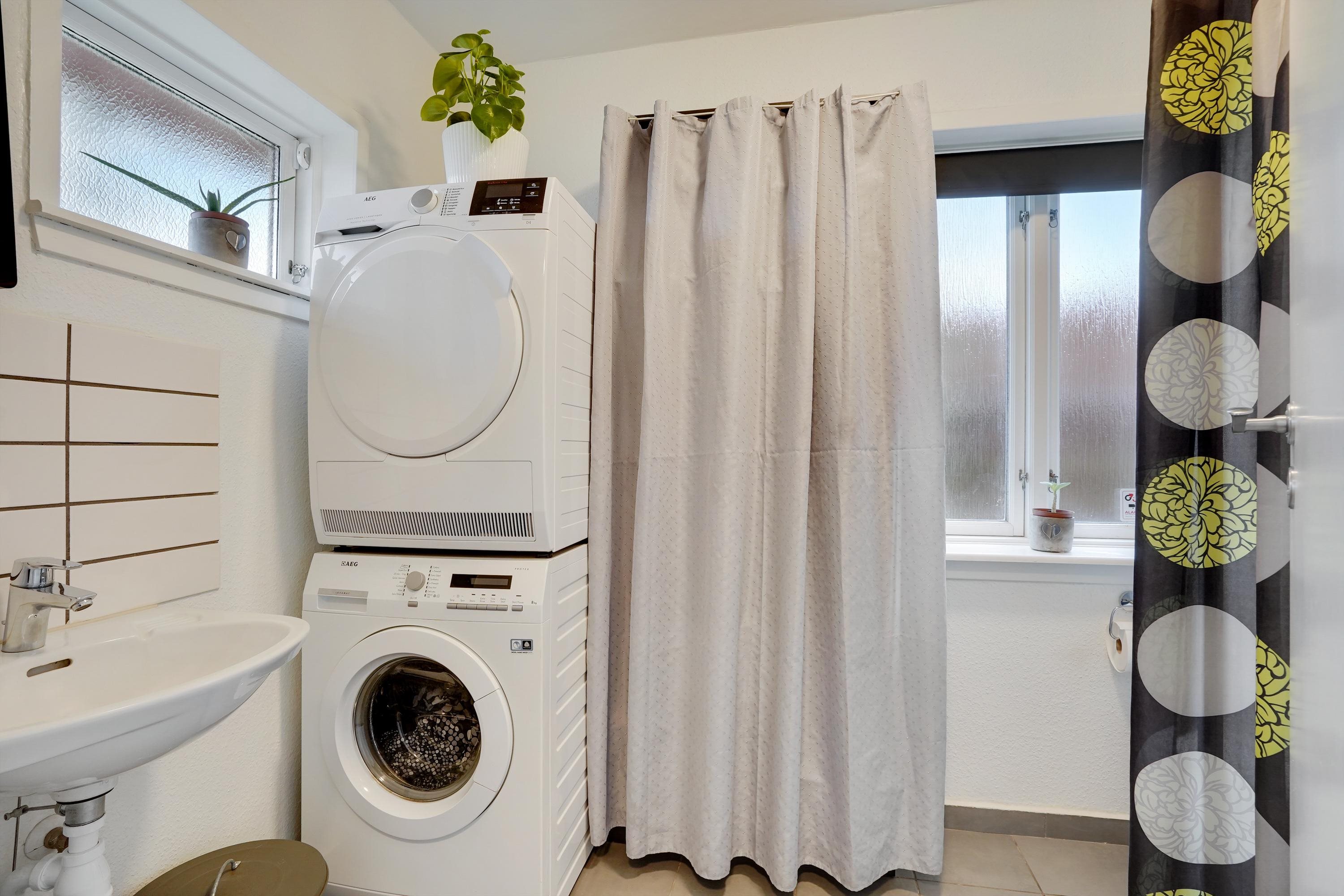 Fremhævet badeværelse billede i fuldskærmstilstand. Billede af Hustedvej 30, Lunde, 6830 Nørre Nebel