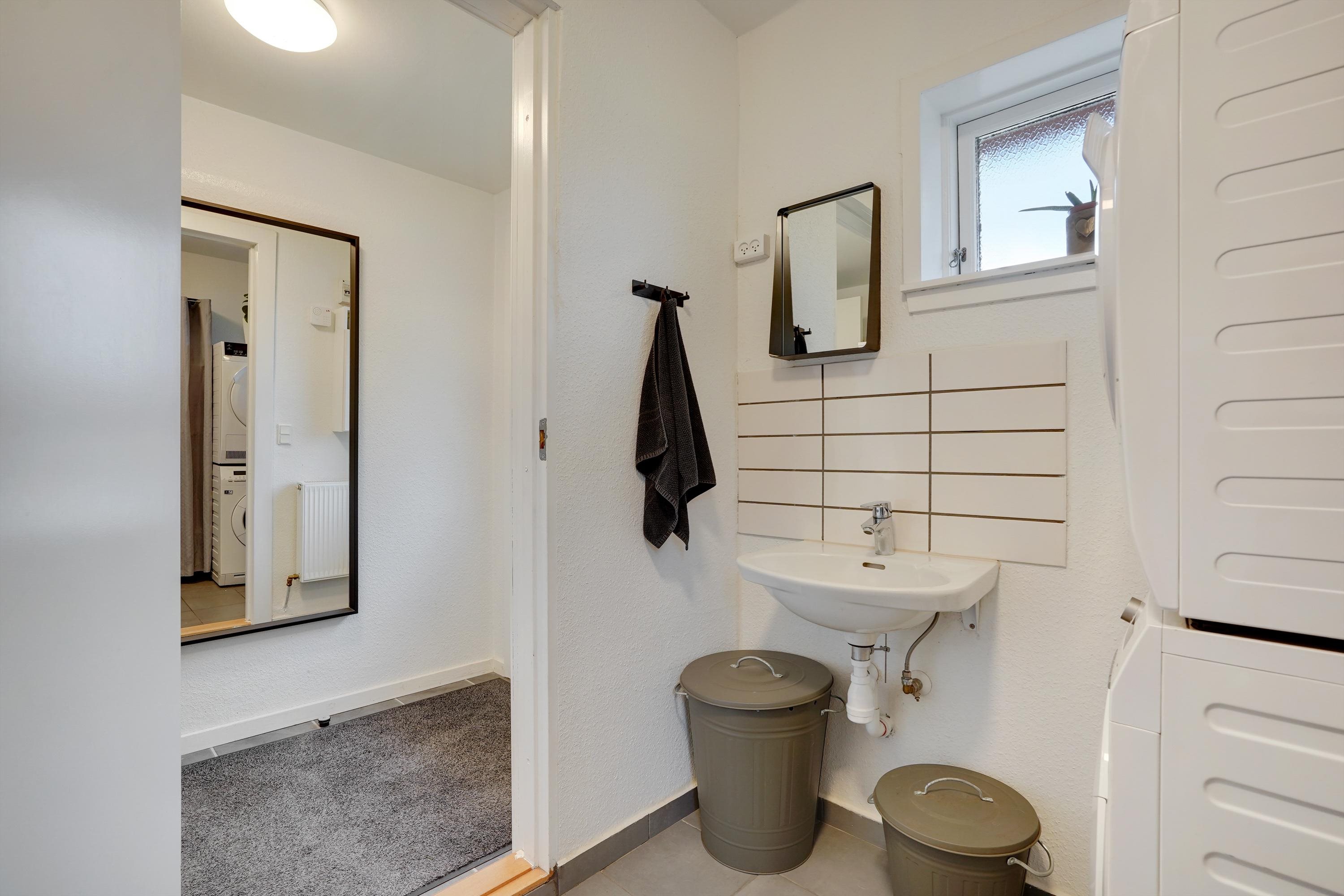 Fremhævet badeværelse billede i fuldskærmstilstand. Billede af Hustedvej 30, Lunde, 6830 Nørre Nebel