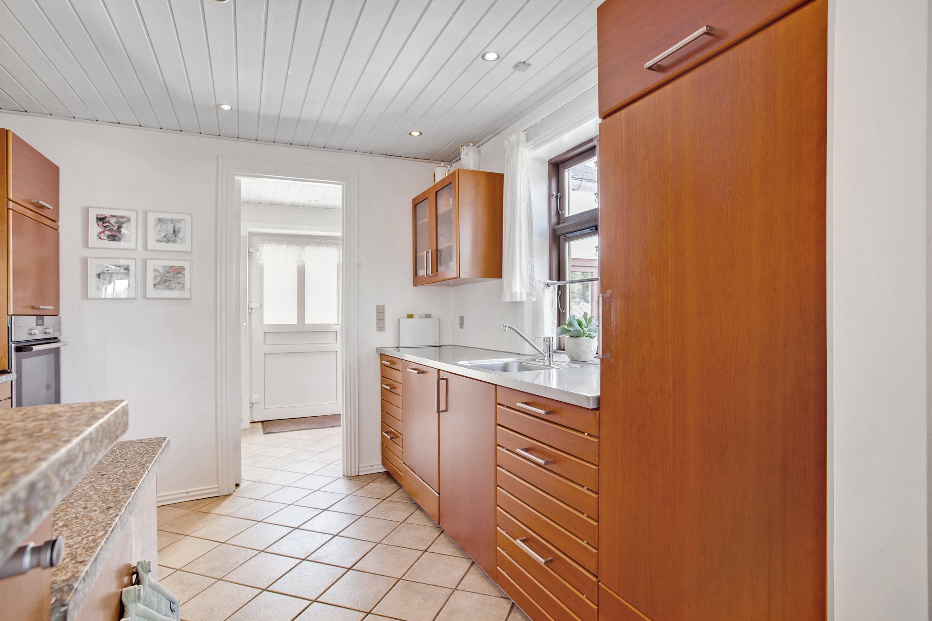 Fremhævet køkken billede i fuldskærmstilstand. Billede af Plantagevej 23, Vesterø Havn, 9940 Læsø