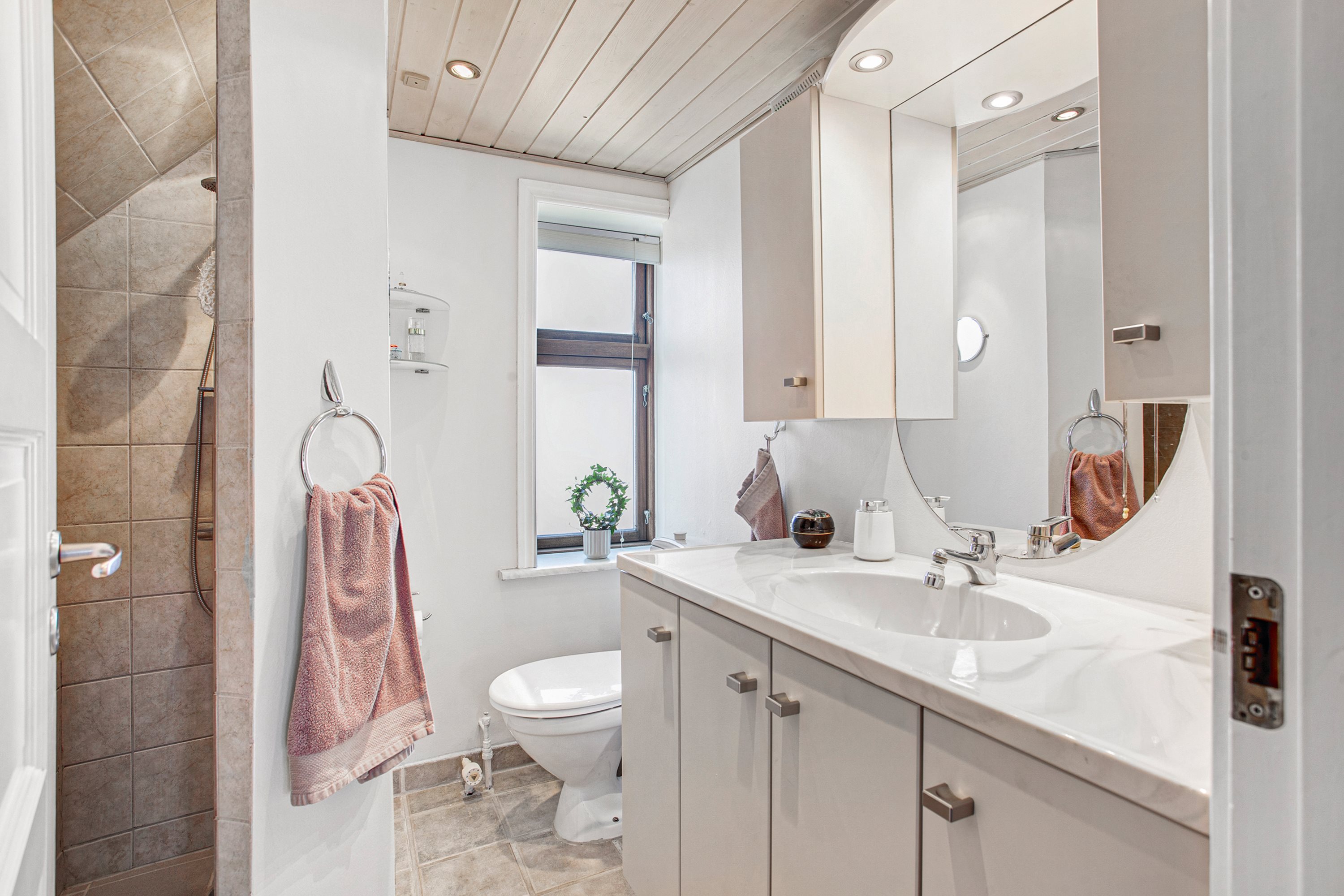 Fremhævet badeværelse billede i fuldskærmstilstand. Billede af Plantagevej 23, Vesterø Havn, 9940 Læsø