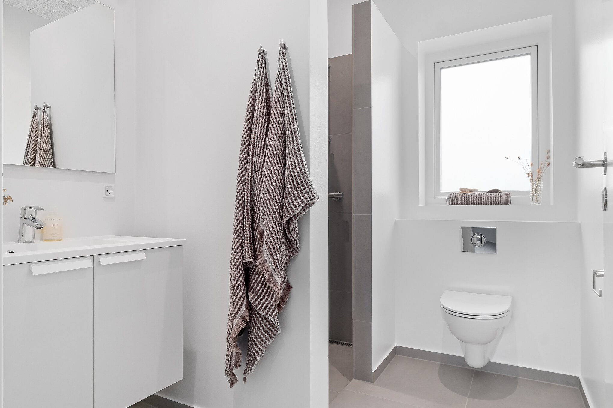 Fremhævet gæstebadeværelse billede i fuldskærmstilstand. Billede af Kolbæk Mark 84, 8800 Viborg