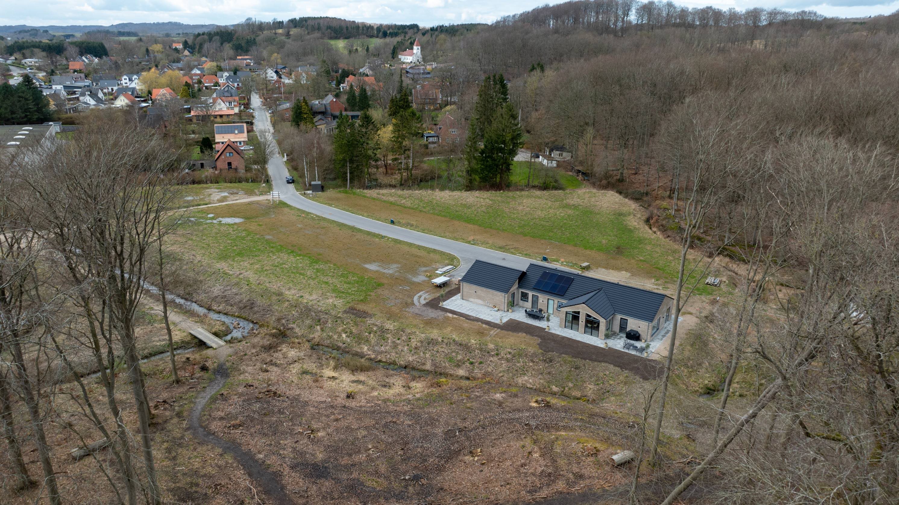 Fremhævet  billede i fuldskærmstilstand. Billede af Svanevej 19, Tommerup St, 5690 Tommerup