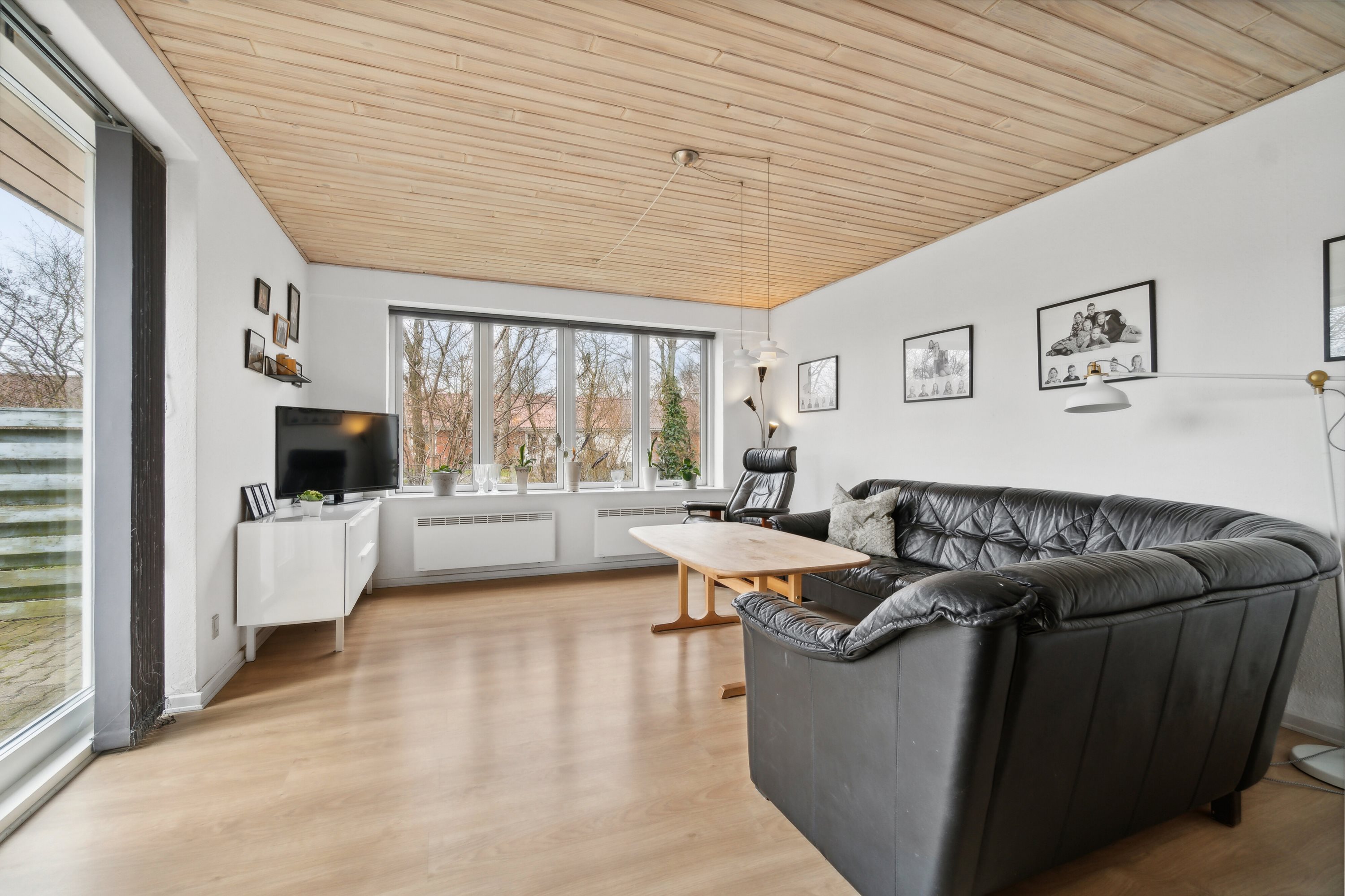 Fremhævet stue billede i fuldskærmstilstand. Billede af Mirabellevej 3, 7741 Frøstrup