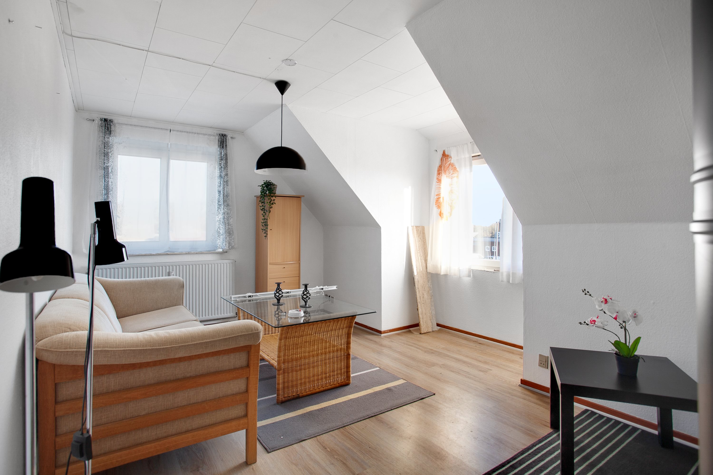 Fremhævet stue billede i fuldskærmstilstand. Billede af Byrum Hovedgade 62, Byrum, 9940 Læsø