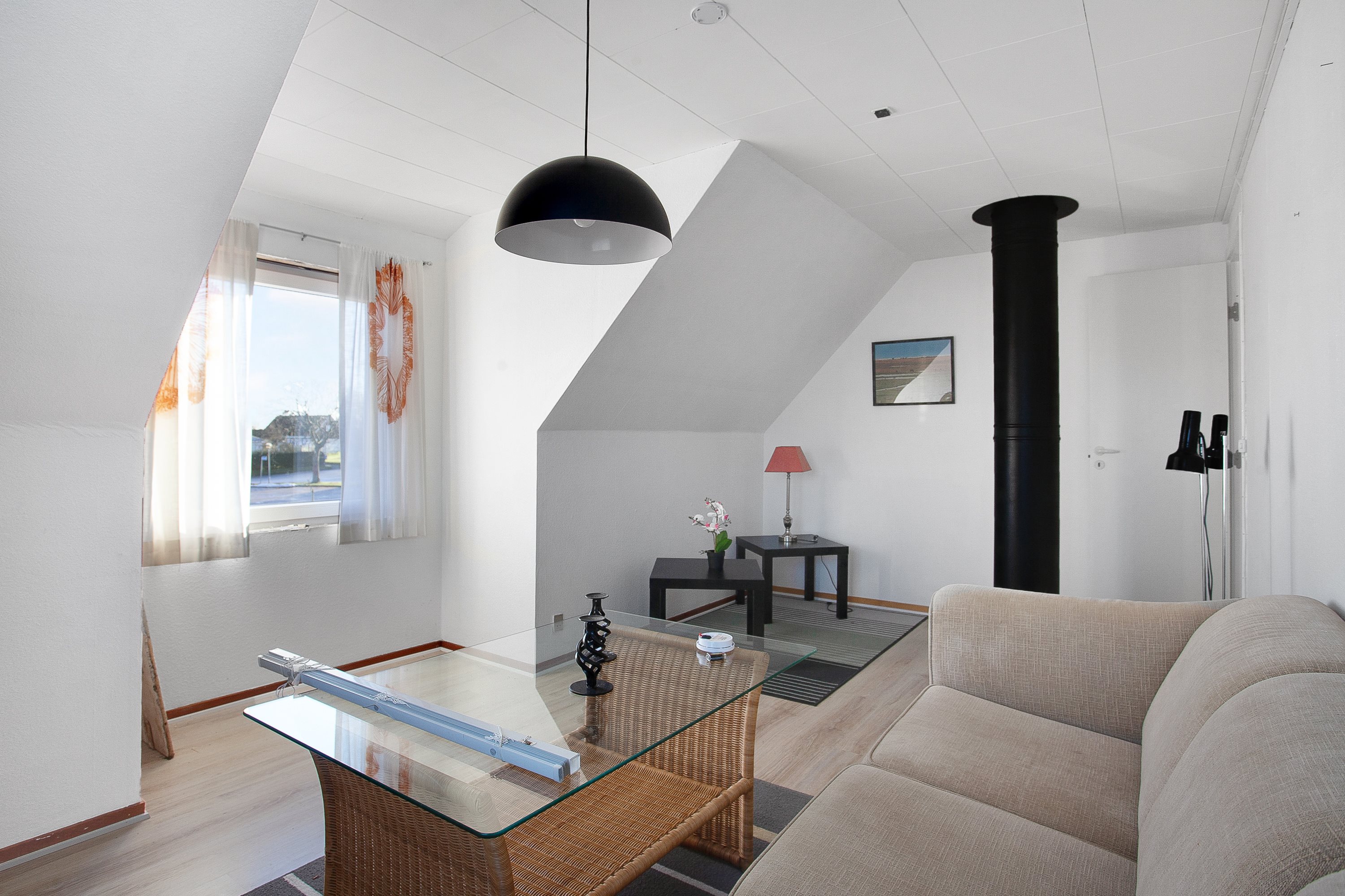 Fremhævet stue billede i fuldskærmstilstand. Billede af Byrum Hovedgade 62, Byrum, 9940 Læsø