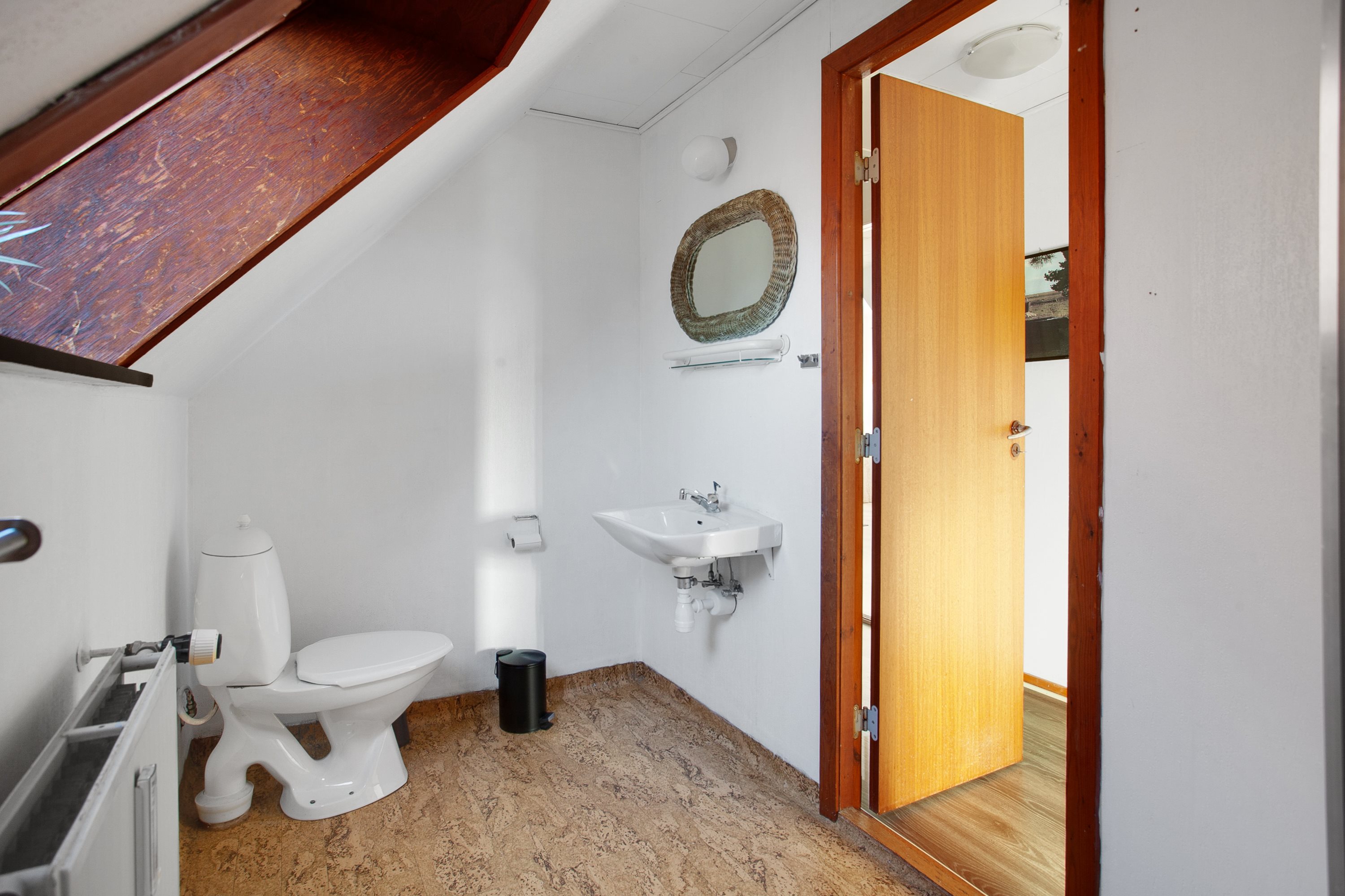 Fremhævet badeværelse billede i fuldskærmstilstand. Billede af Byrum Hovedgade 62, Byrum, 9940 Læsø