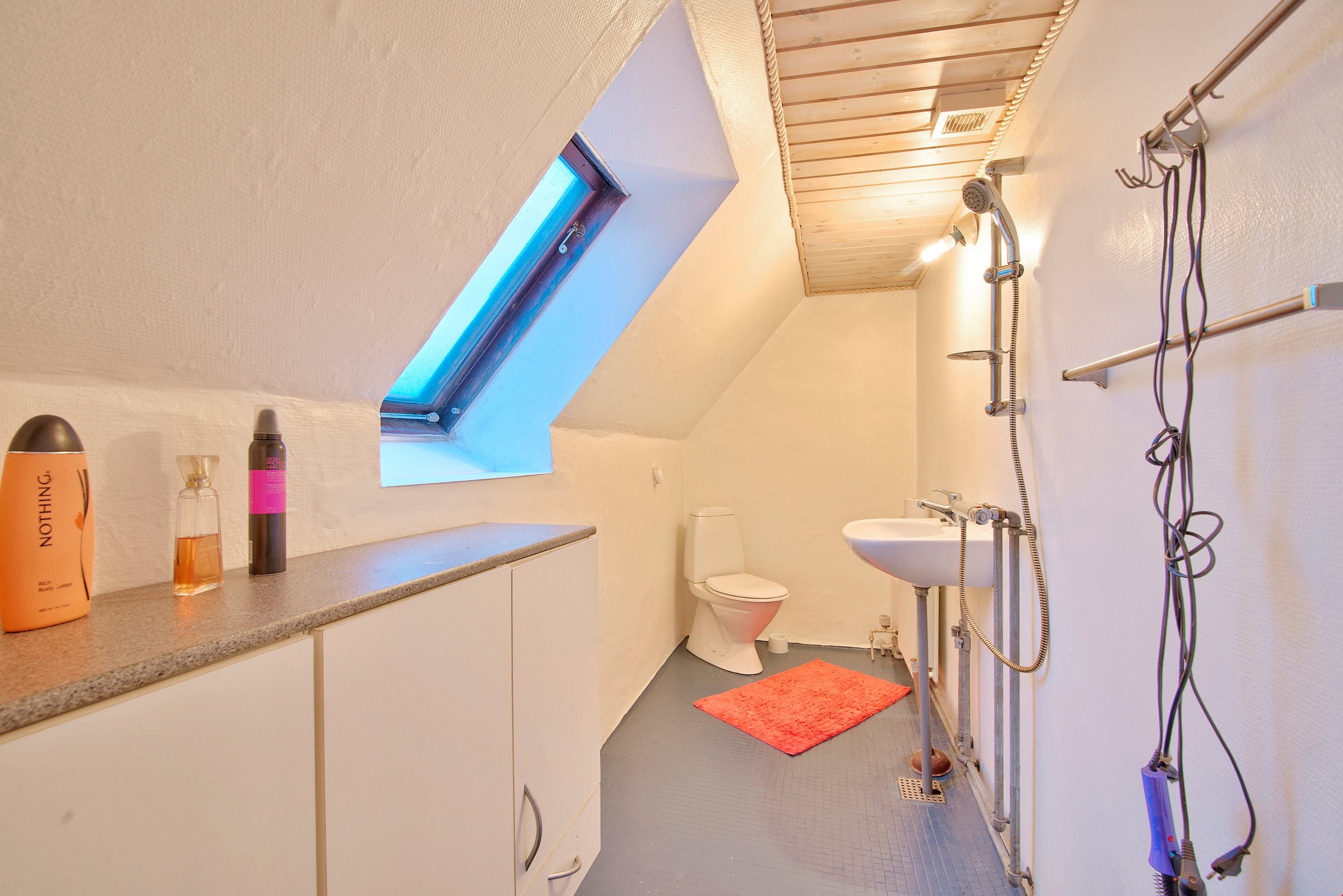 Fremhævet badeværelse billede i fuldskærmstilstand. Billede af Egevangen 9, Sig, 6800 Varde