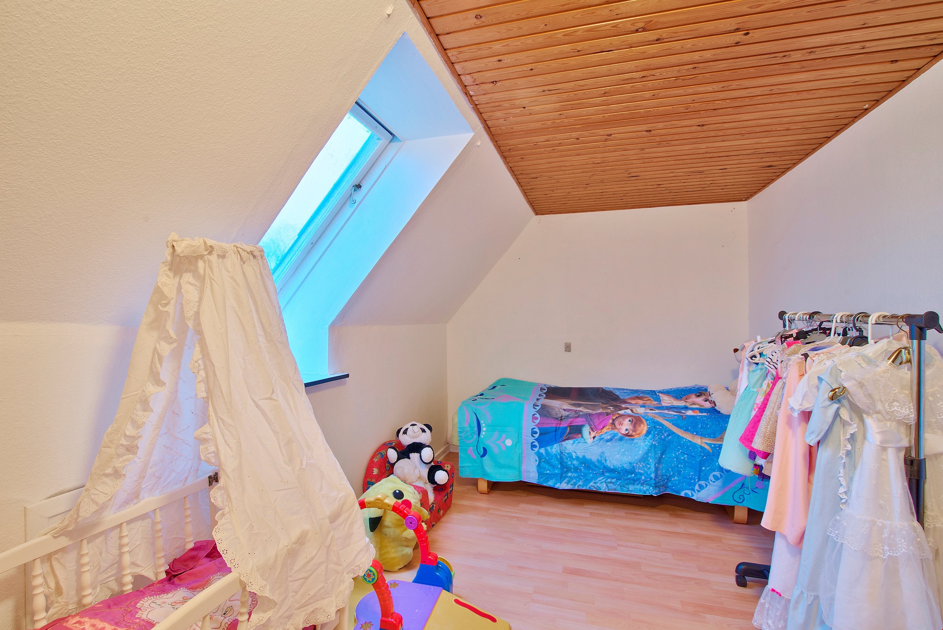 Fremhævet værelse billede i fuldskærmstilstand. Billede af Egevangen 9, Sig, 6800 Varde