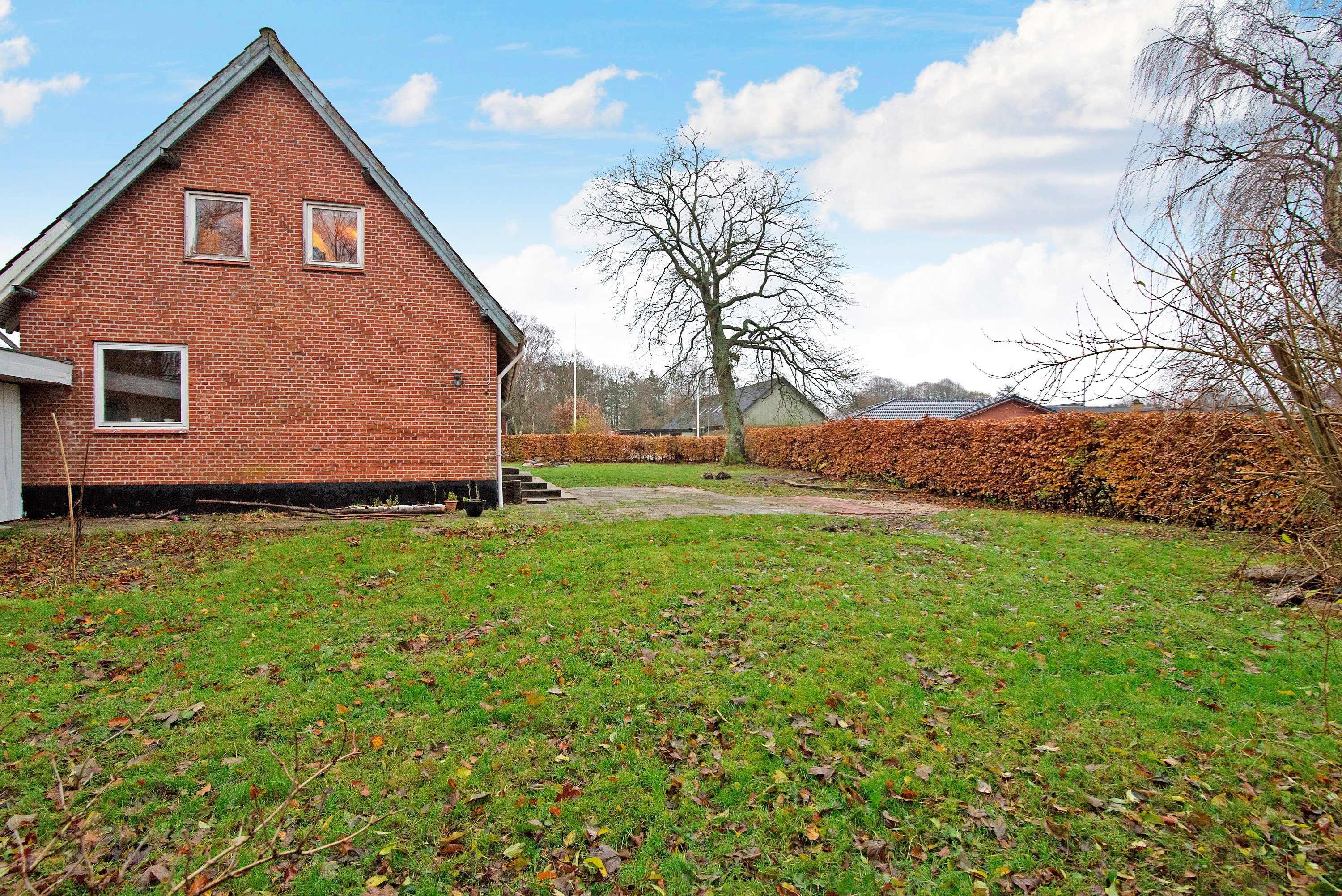 Fremhævet set fra vejen billede i fuldskærmstilstand. Billede af Egevangen 9, Sig, 6800 Varde