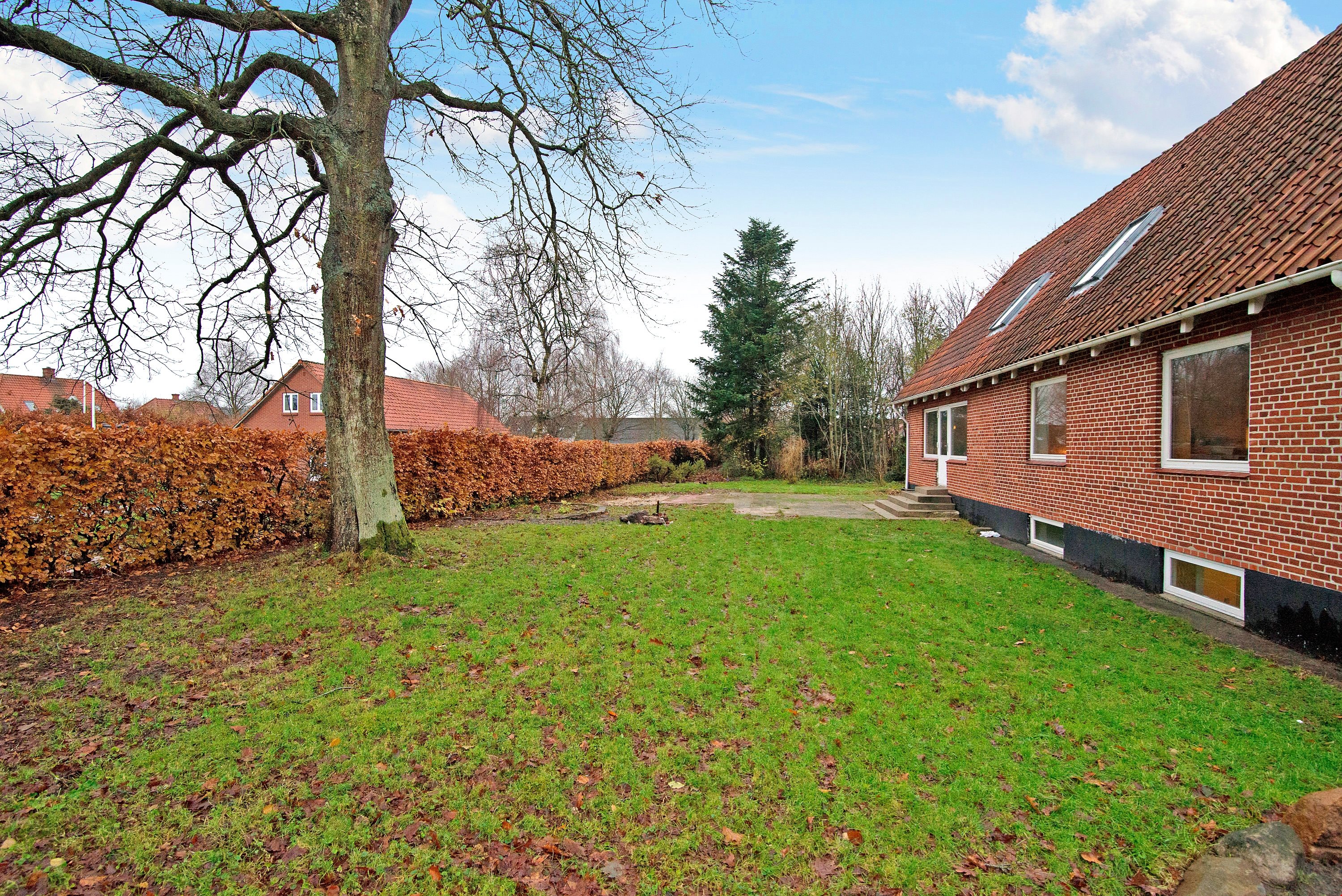 Fremhævet set fra haven billede i fuldskærmstilstand. Billede af Egevangen 9, Sig, 6800 Varde