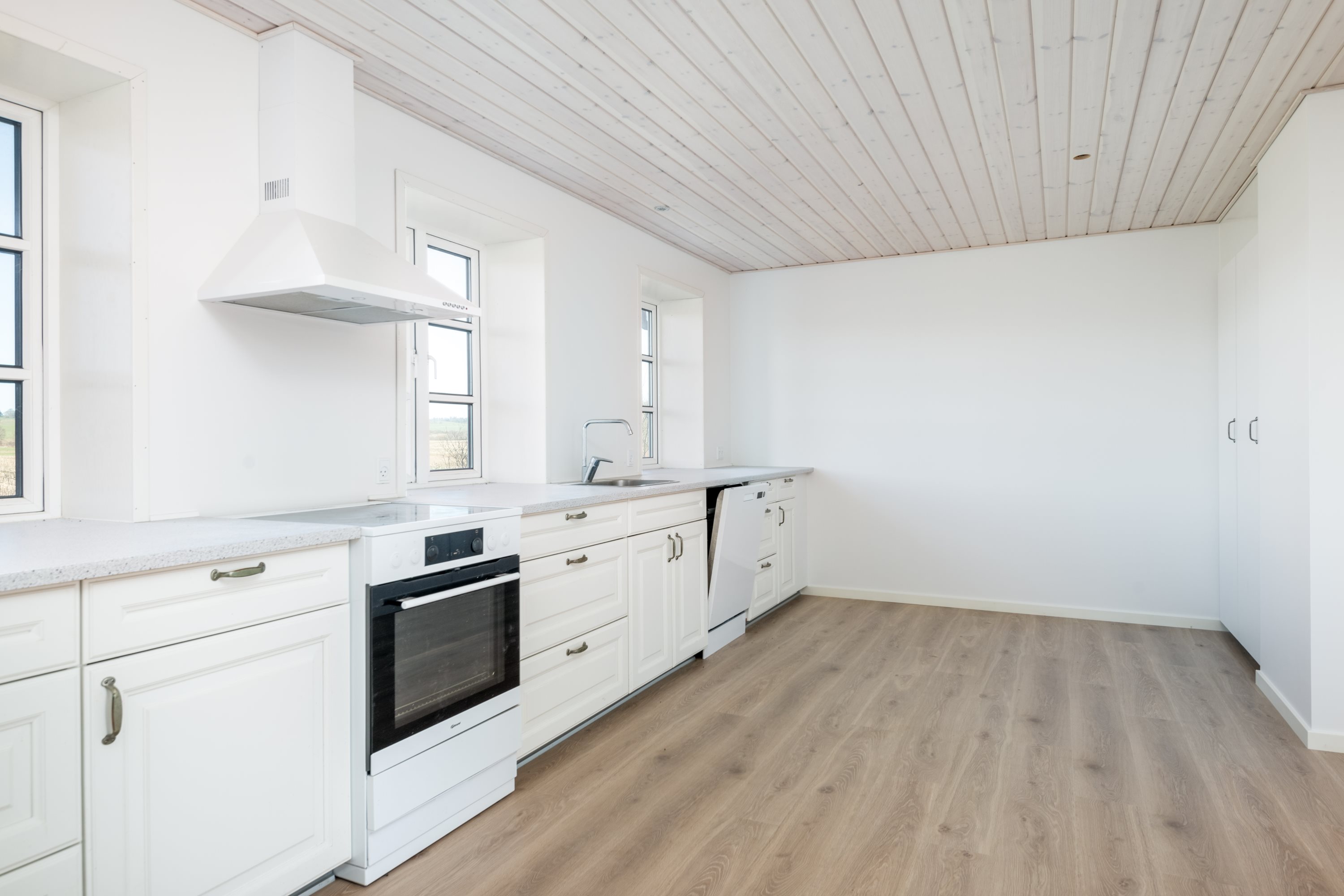 Fremhævet køkken billede i fuldskærmstilstand. Billede af Albækvej 168, Lendum, 9870 Sindal