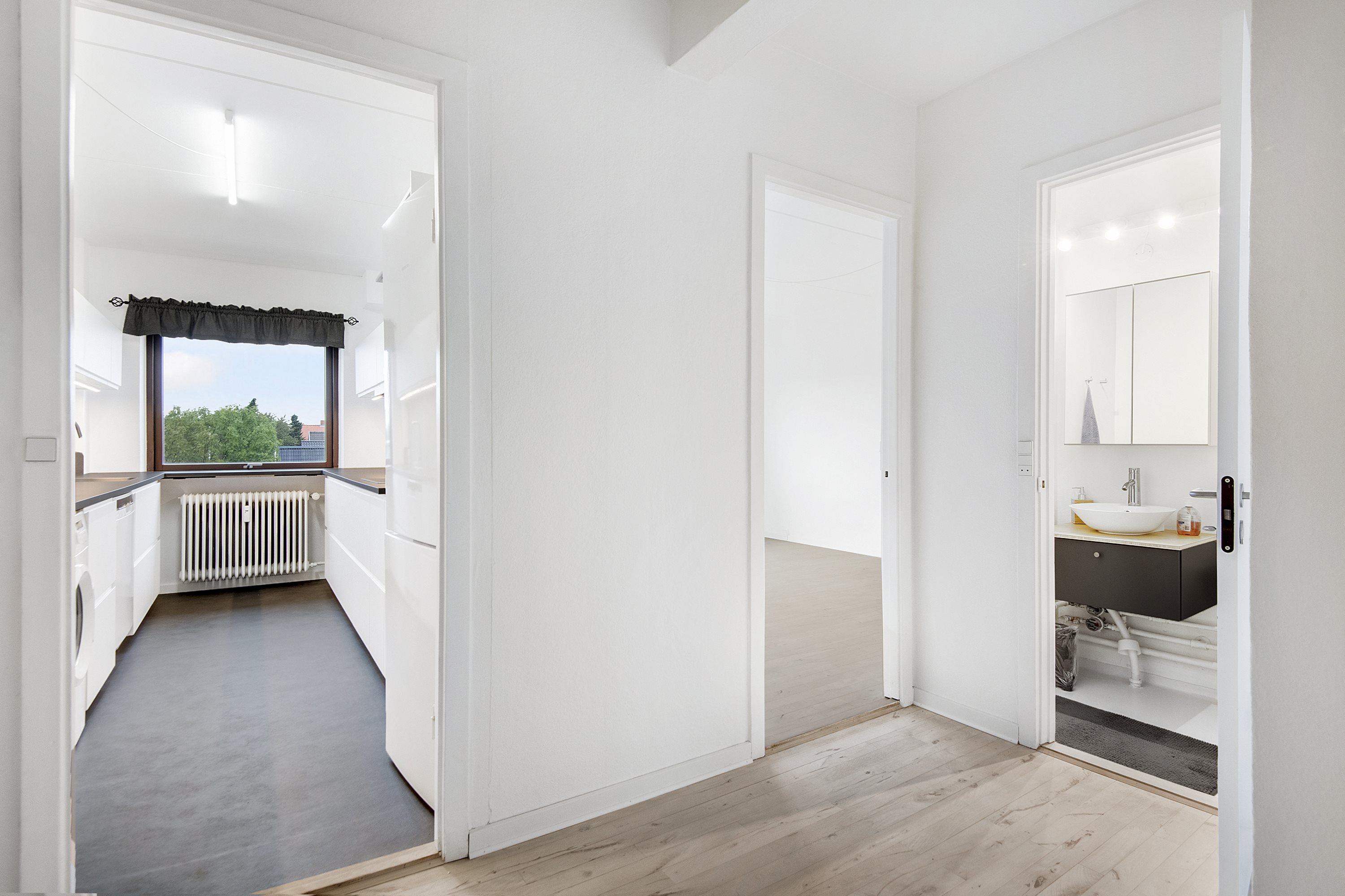 Fremhævet fordelingsgang billede i fuldskærmstilstand. Billede af H. C. Andersens Vej 20, 2. tv., 9000 Aalborg