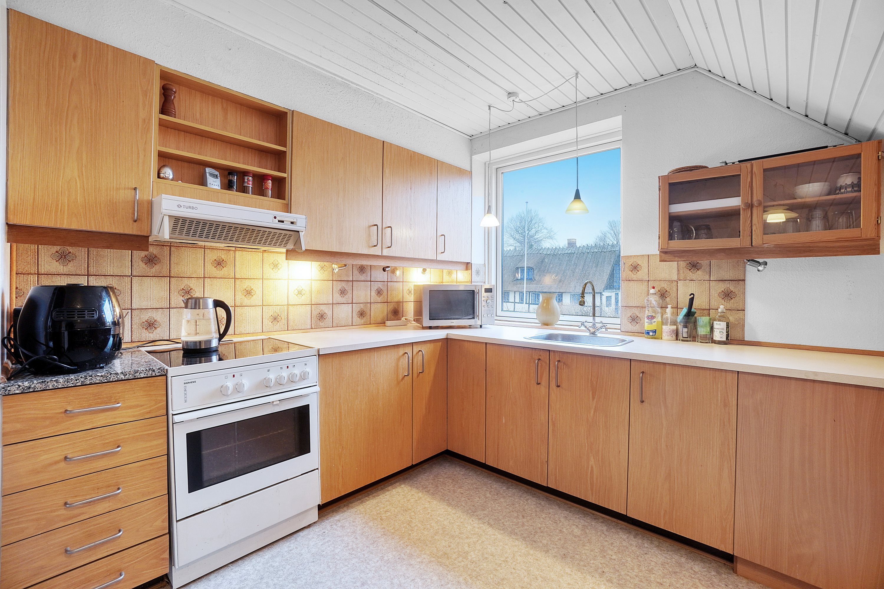 Fremhævet køkken billede i fuldskærmstilstand. Billede af Tisvilde Bygade 21N, 3220 Tisvildeleje