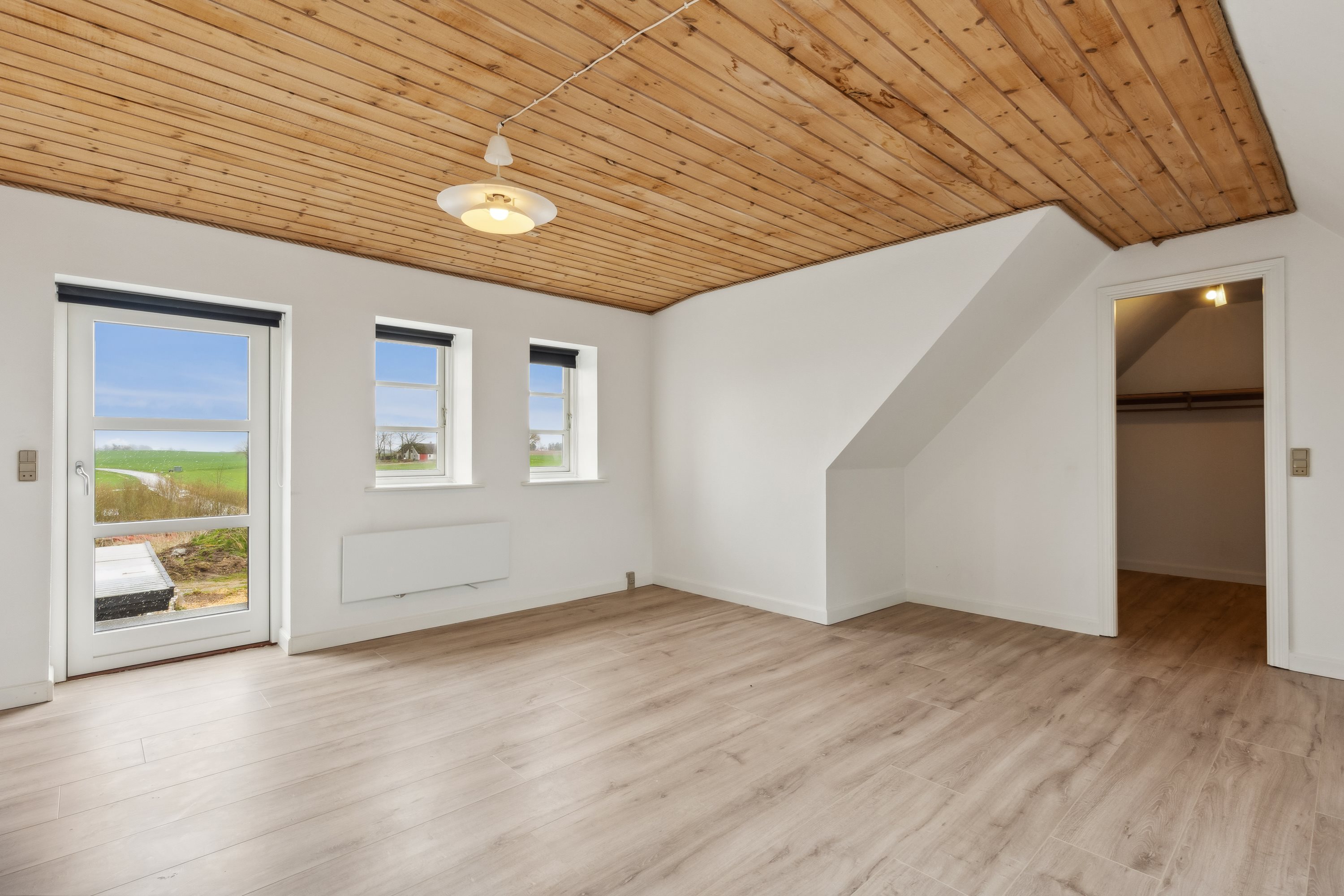 Fremhævet stue billede i fuldskærmstilstand. Billede af Solbjergvej 51, Solbjerg, 4270 Høng