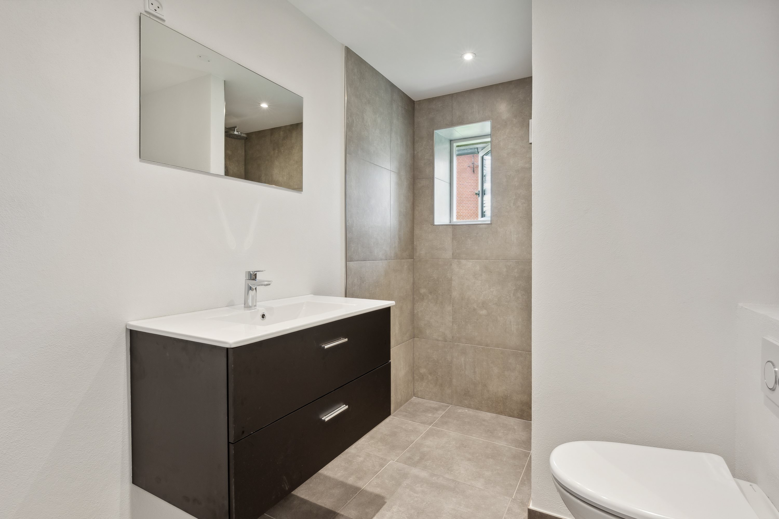 Fremhævet bad billede i fuldskærmstilstand. Billede af Solbjergvej 51, Solbjerg, 4270 Høng