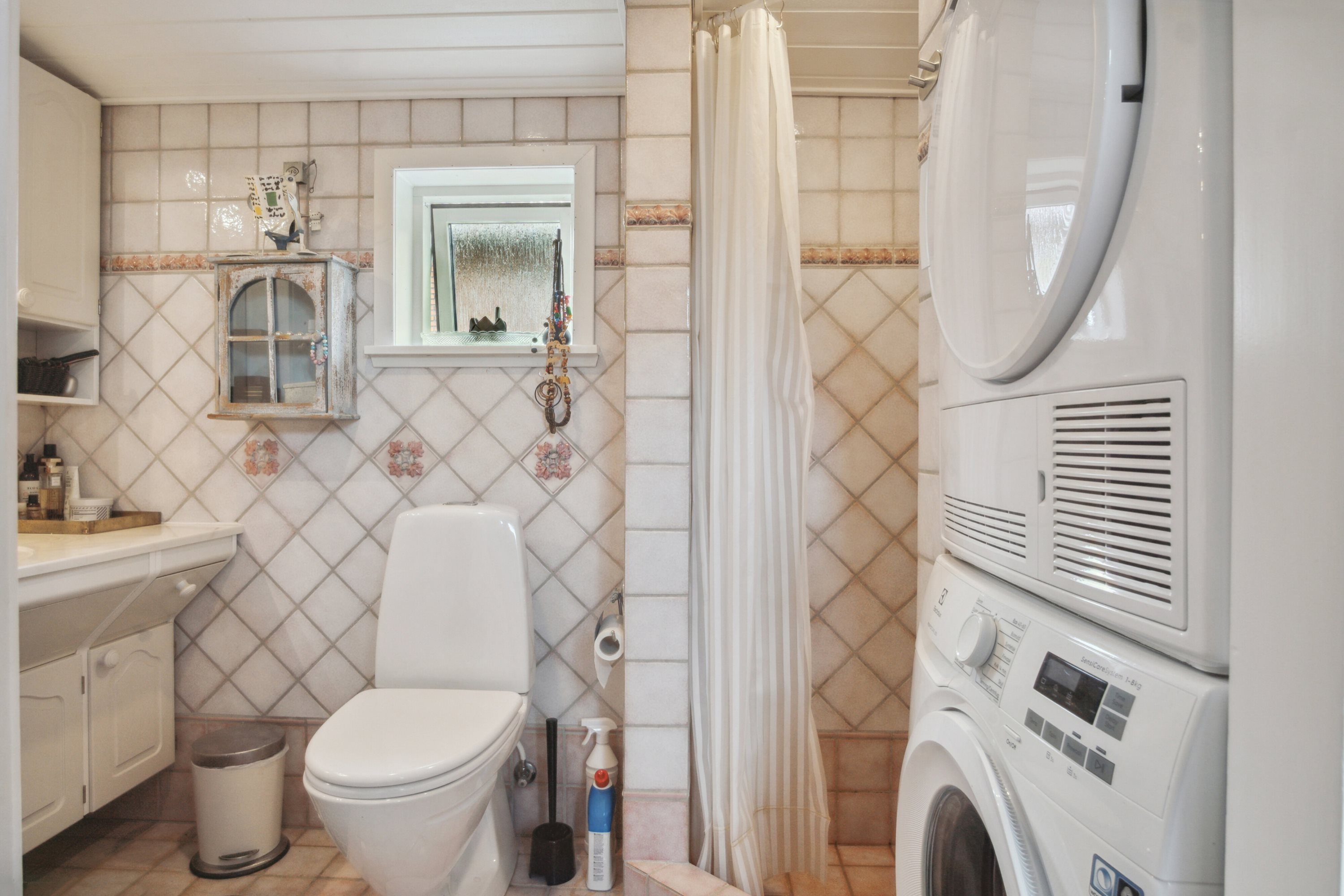 Fremhævet badeværelse billede i fuldskærmstilstand. Billede af Nygade 2, 8722 Hedensted