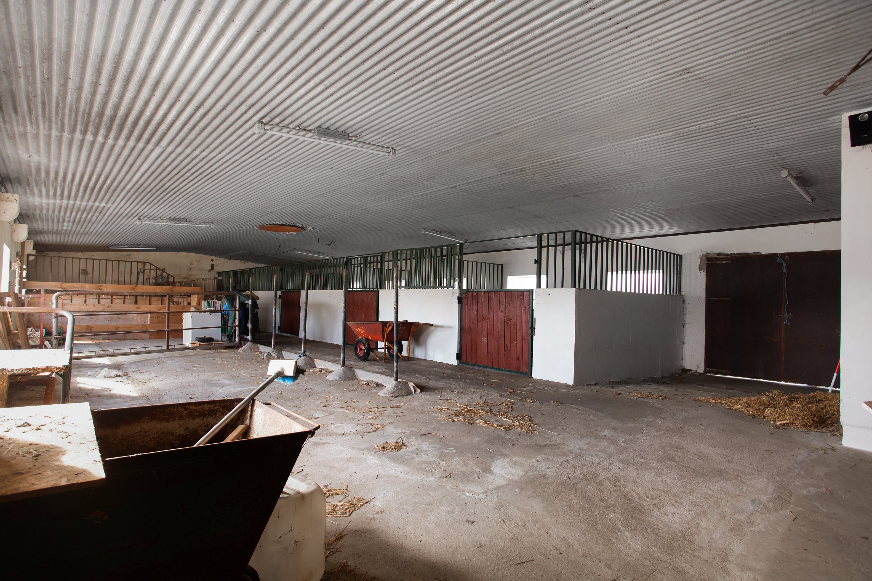 Fremhævet stald billede i fuldskærmstilstand. Billede af Tørkerivej 1, Byrum, 9940 Læsø