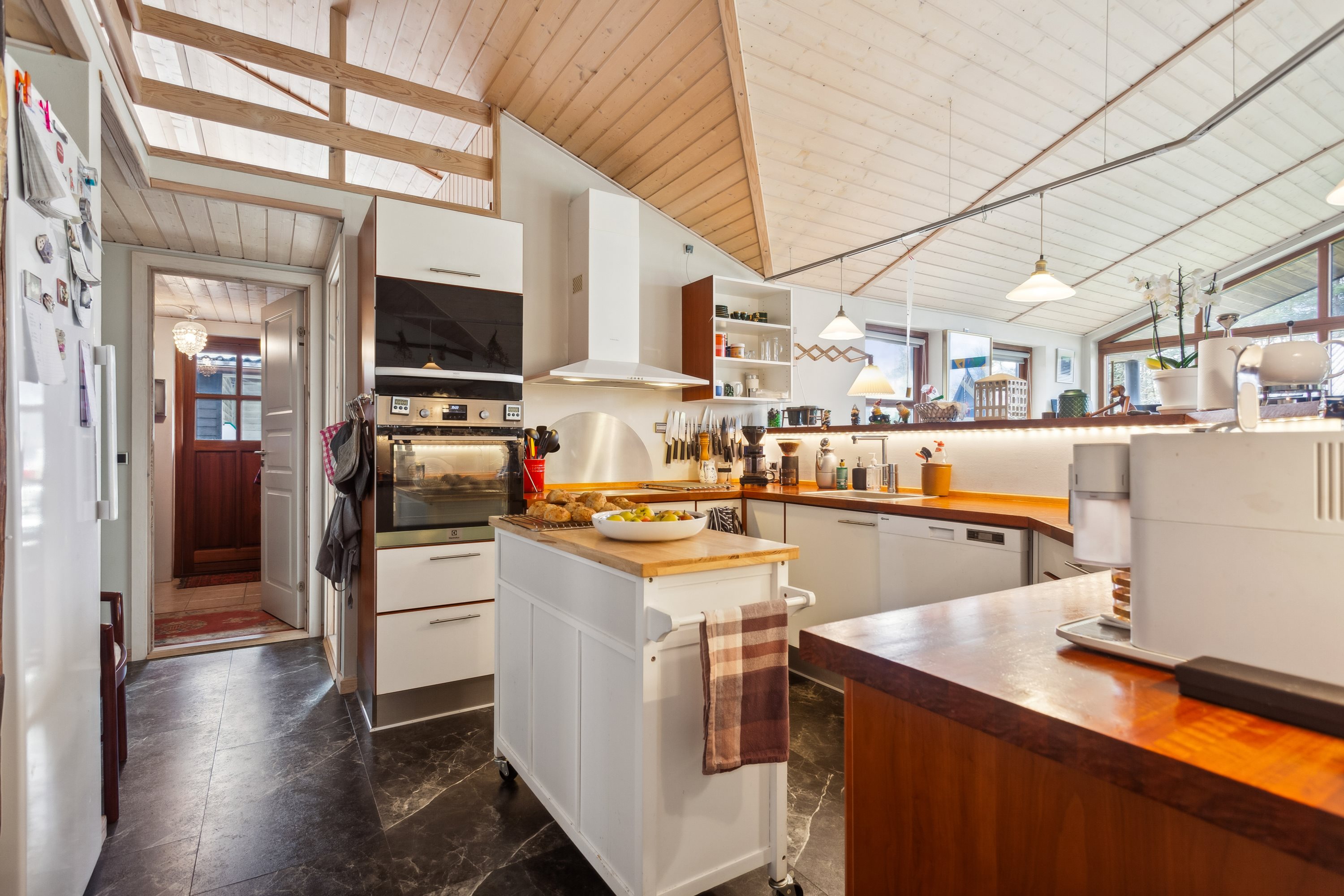 Fremhævet køkken billede i fuldskærmstilstand. Billede af Fyrrestien 1A, Vesterø Havn, 9940 Læsø