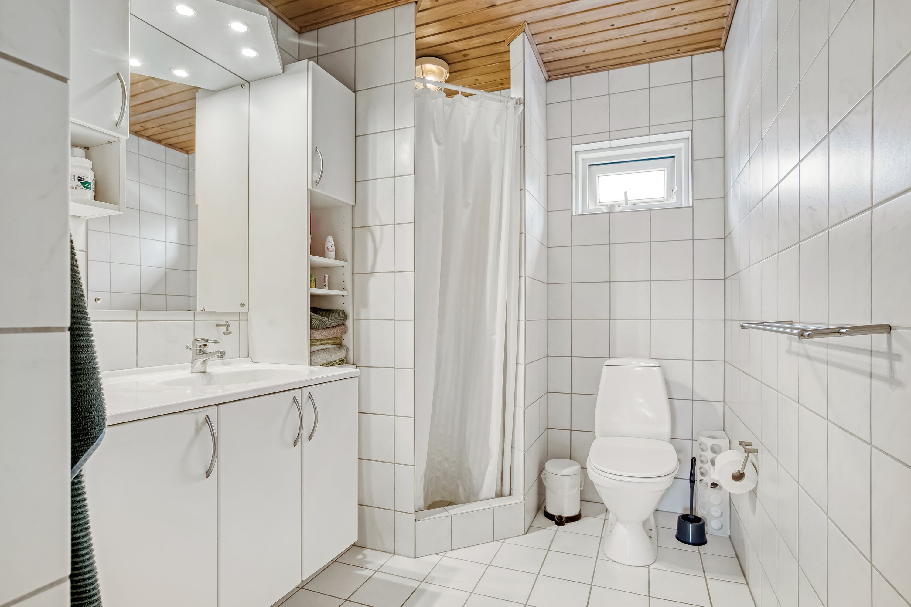 Fremhævet badeværelse billede i fuldskærmstilstand. Billede af Skoleparken 11, 7500 Holstebro