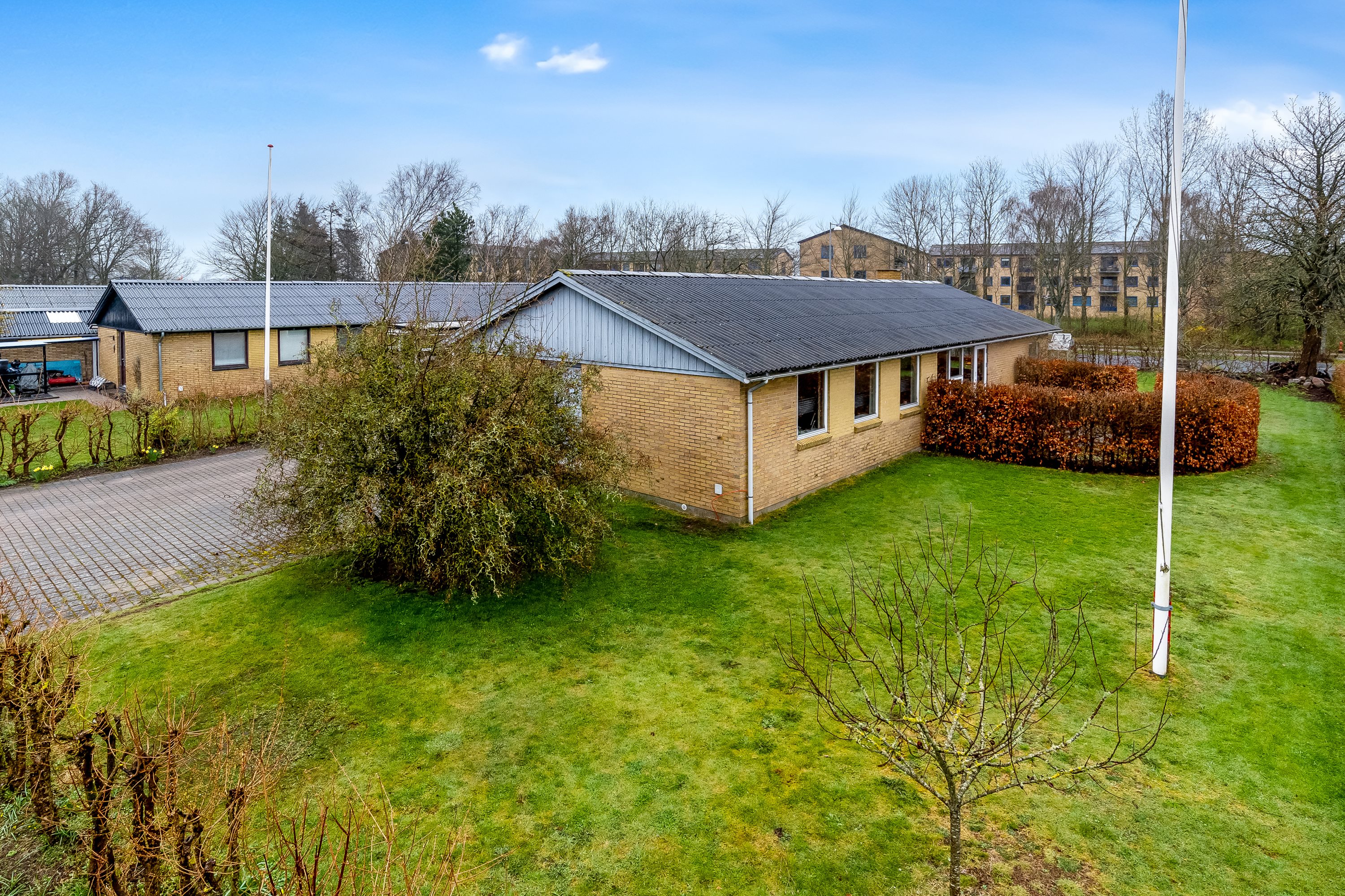 Miniaturebillede 1: ejendommen. Billede af Skoleparken 11, 7500 Holstebro