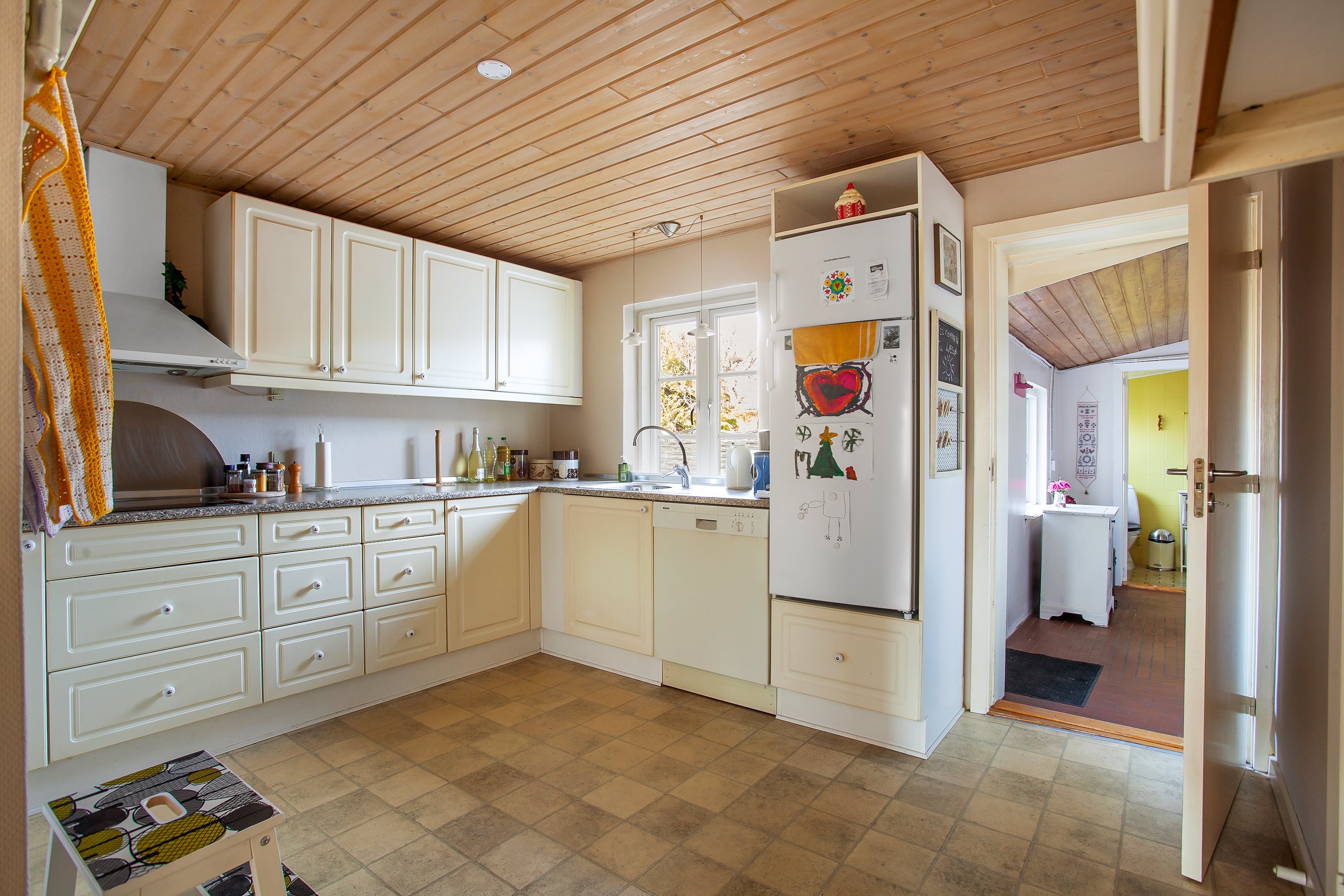 Fremhævet køkken billede i fuldskærmstilstand. Billede af Byrumvej 29, Vesterø, 9940 Læsø